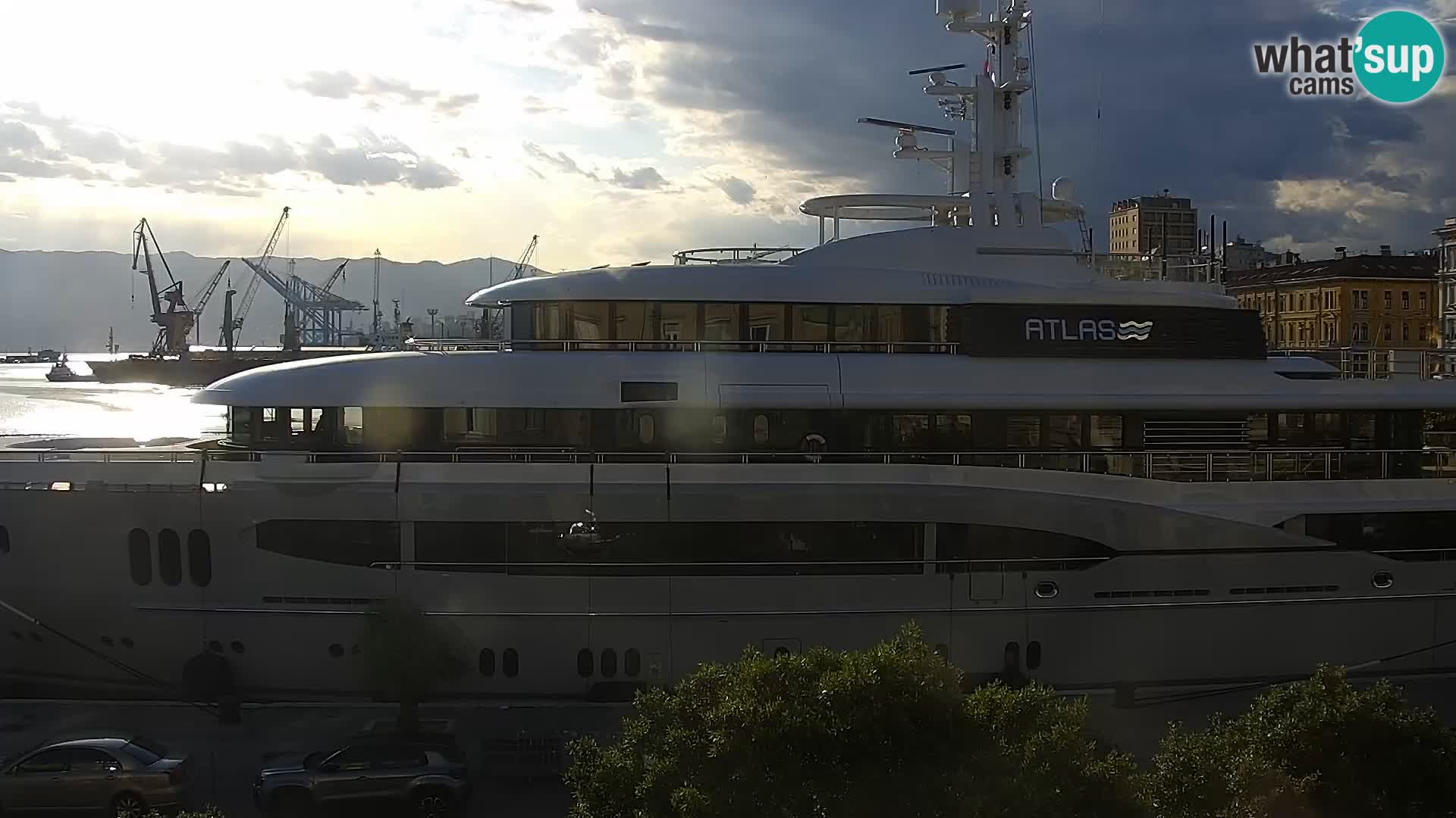 Riva in Marina v Reki – Spletna kamera v živo Hrvaška