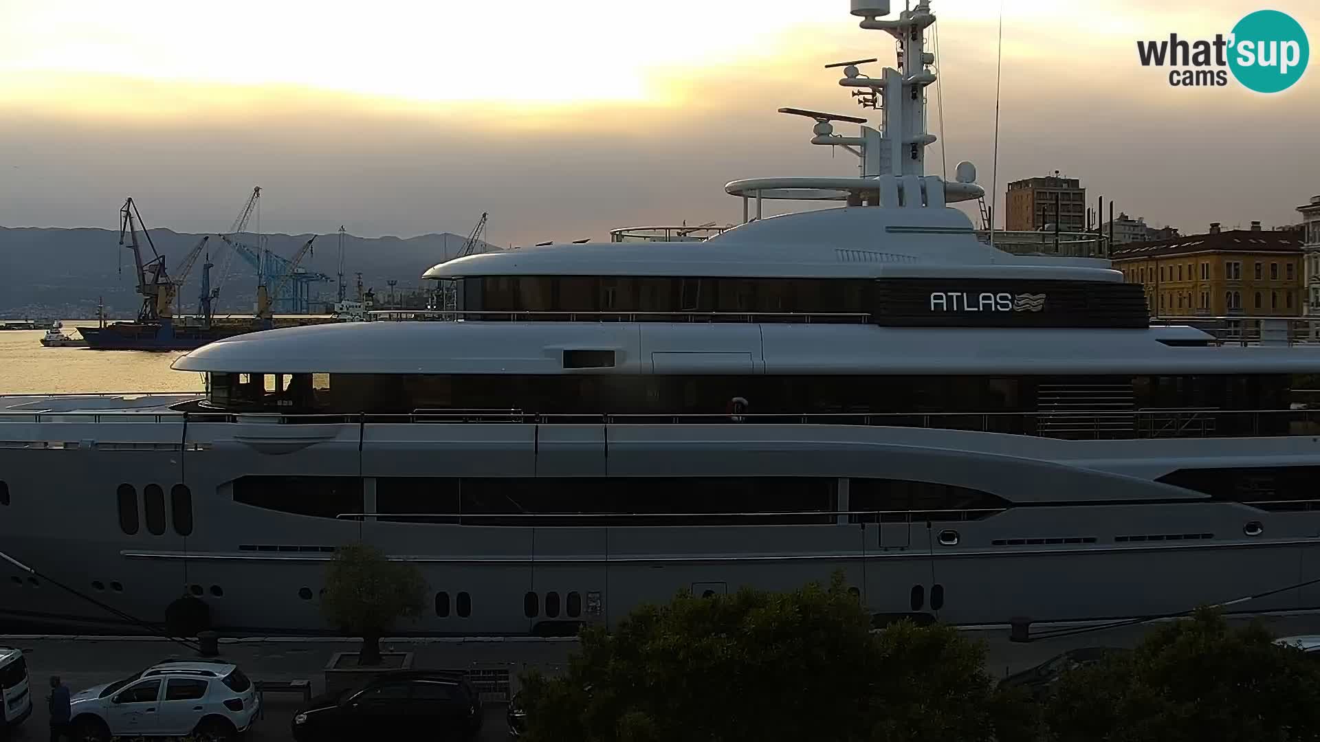 Riva in Marina v Reki – Spletna kamera v živo Hrvaška