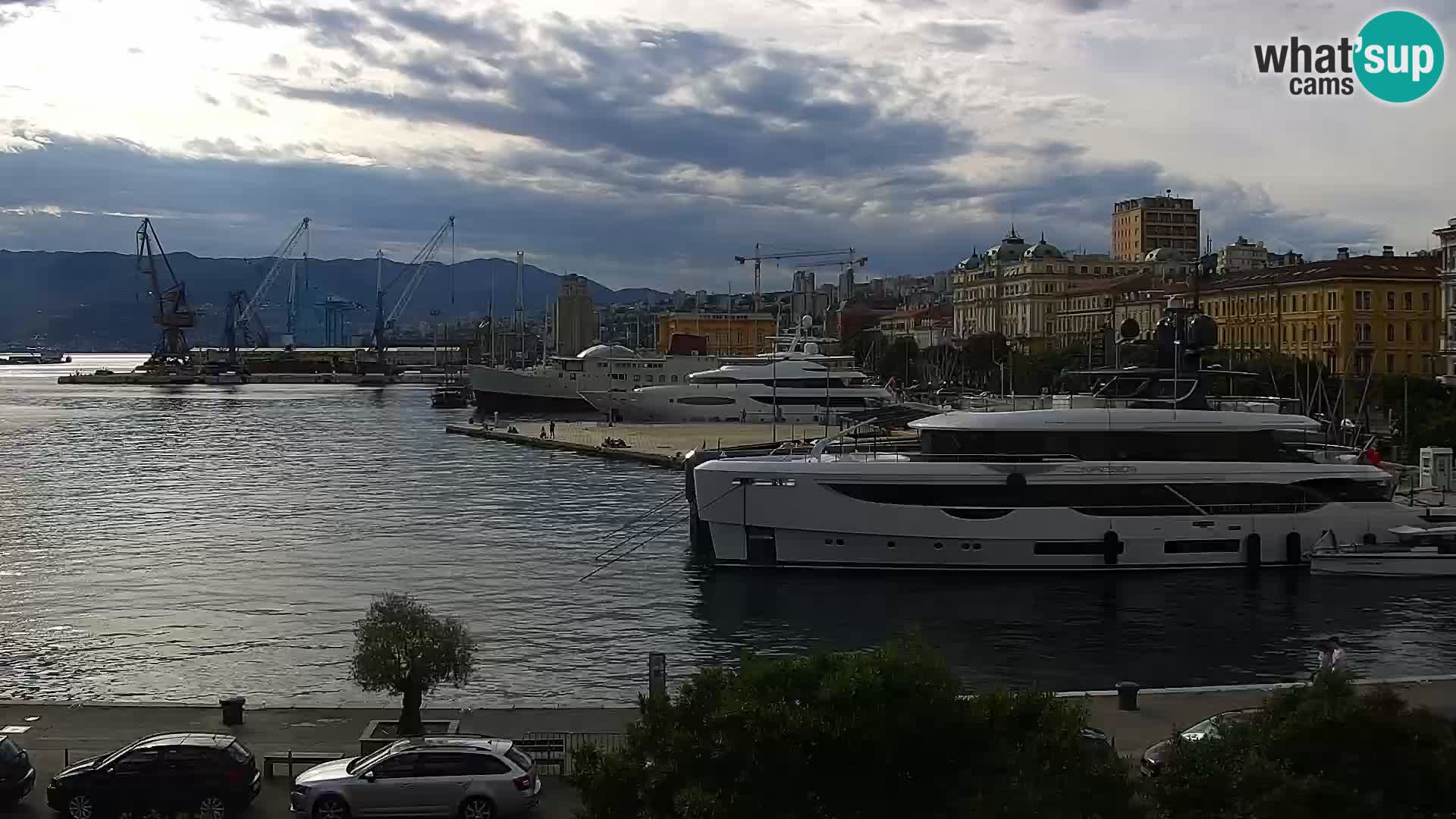 Riva i Marina u Rijeci – Web kamera uživo u Hrvatskoj