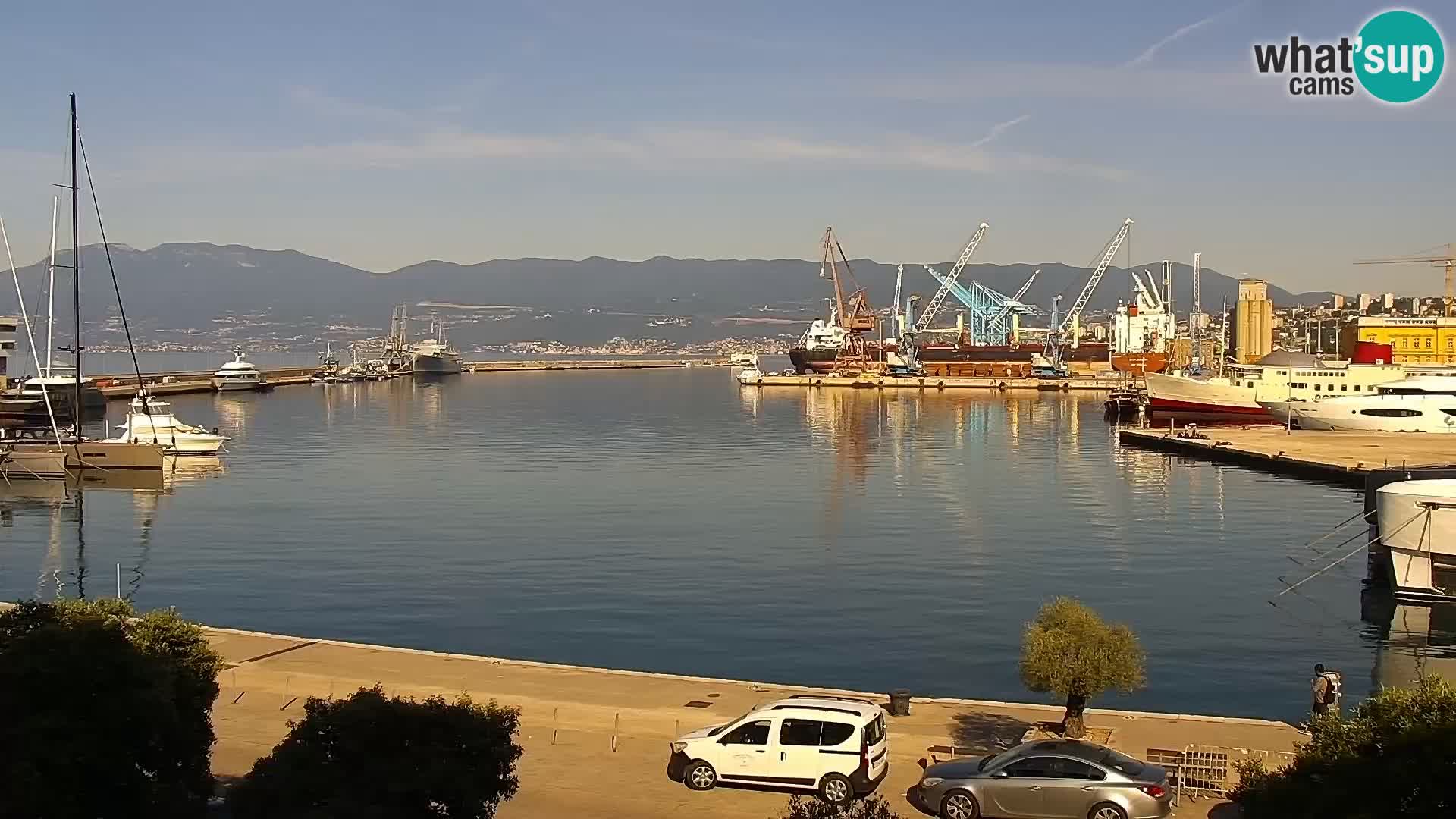 Riva in Marina v Reki – Spletna kamera v živo Hrvaška
