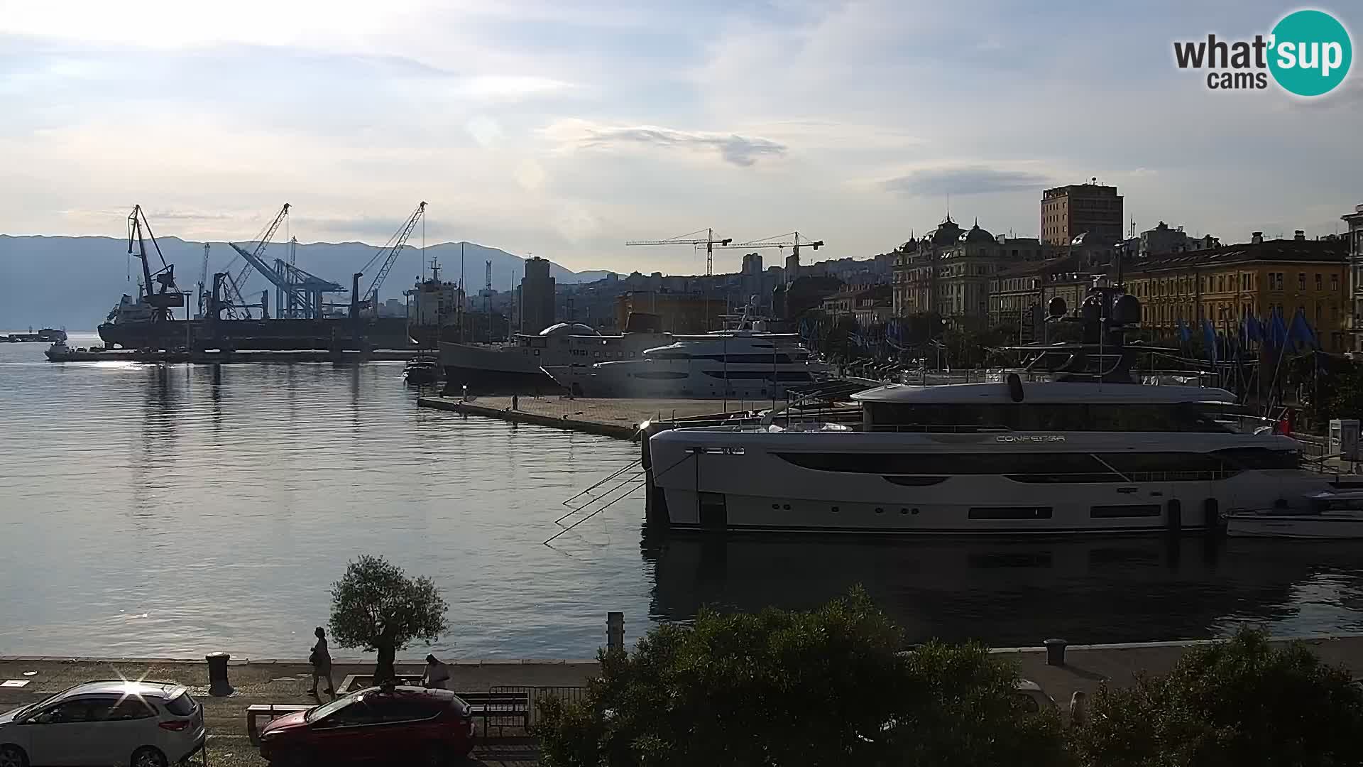 Riva in Marina v Reki – Spletna kamera v živo Hrvaška