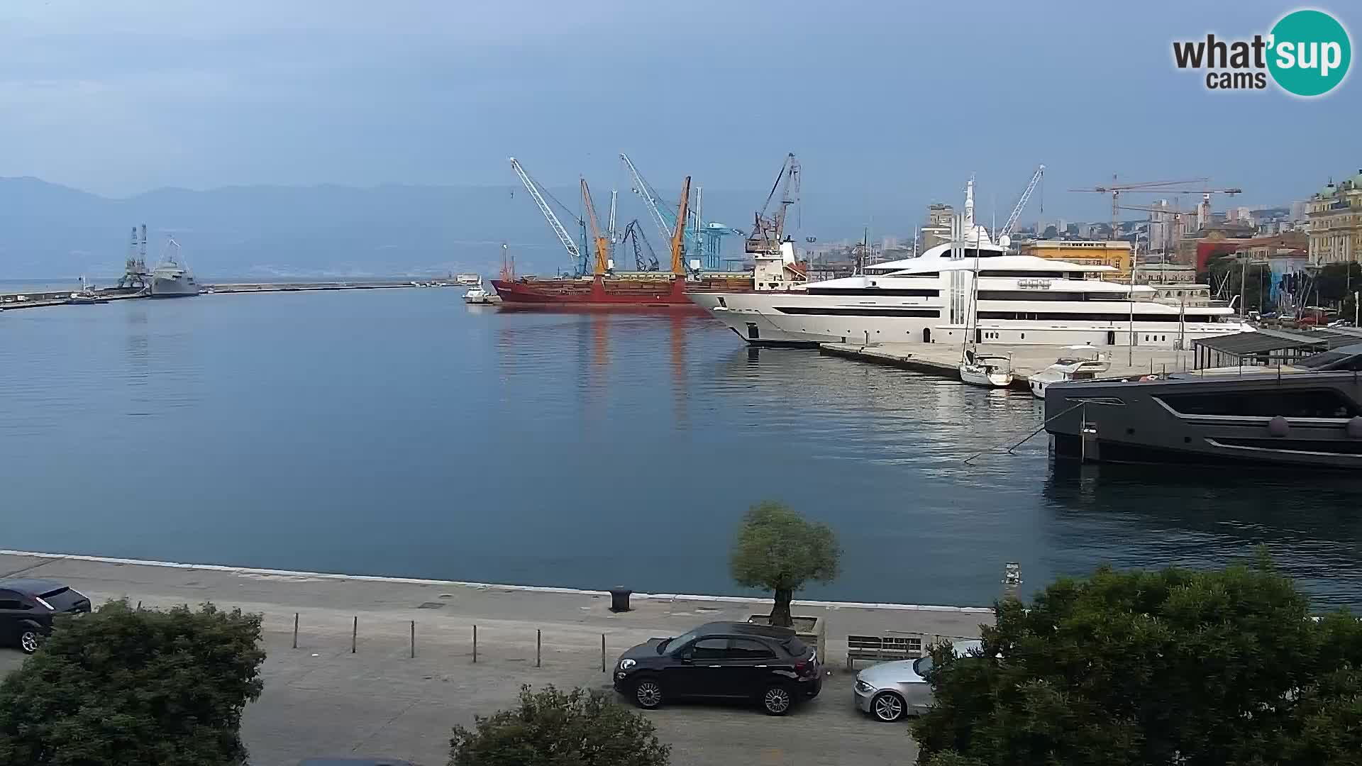Riva in Marina v Reki – Spletna kamera v živo Hrvaška