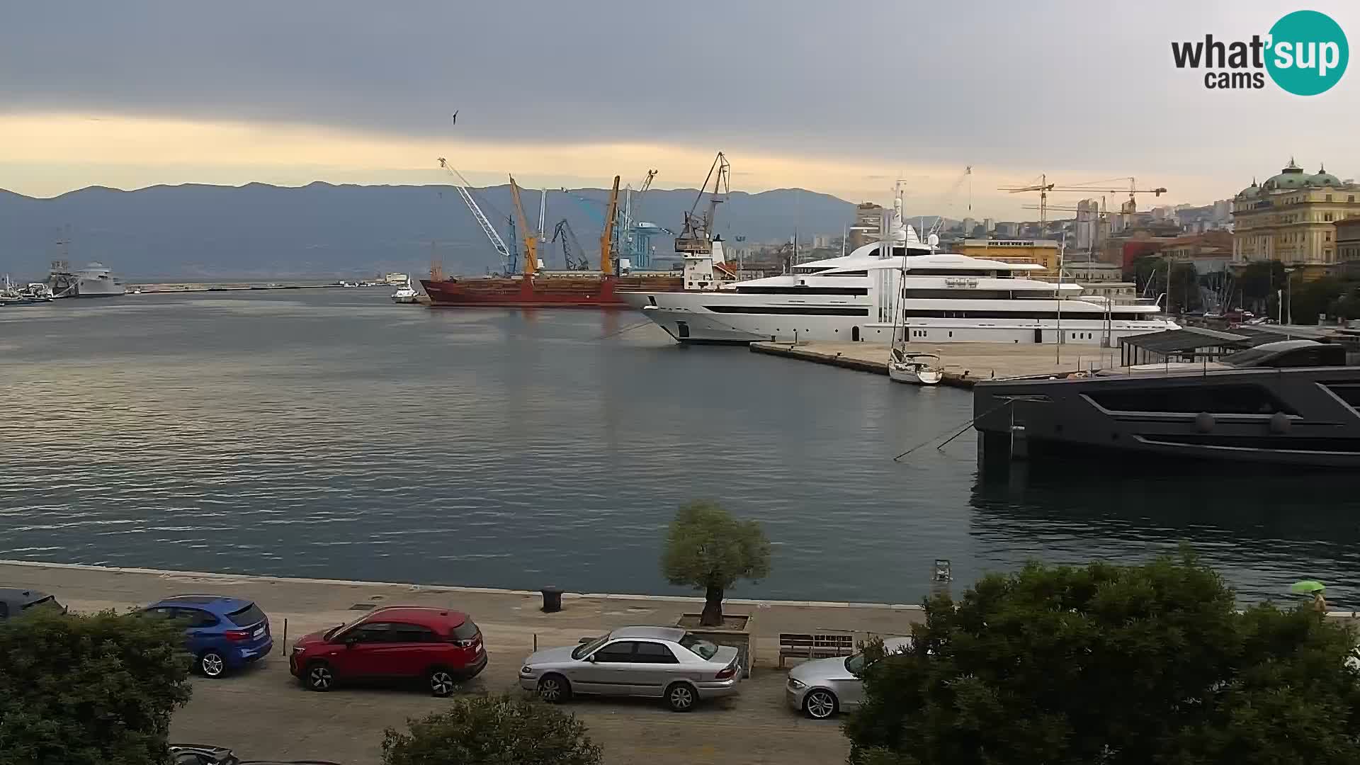 Riva i Marina u Rijeci – Web kamera uživo u Hrvatskoj