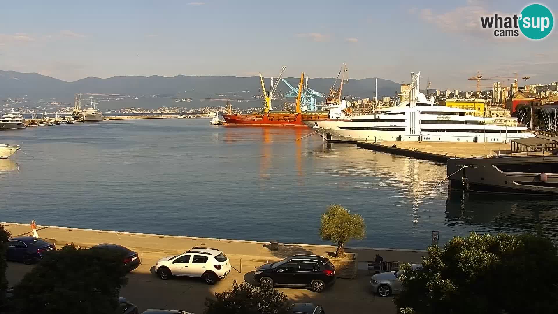 Riva in Marina v Reki – Spletna kamera v živo Hrvaška