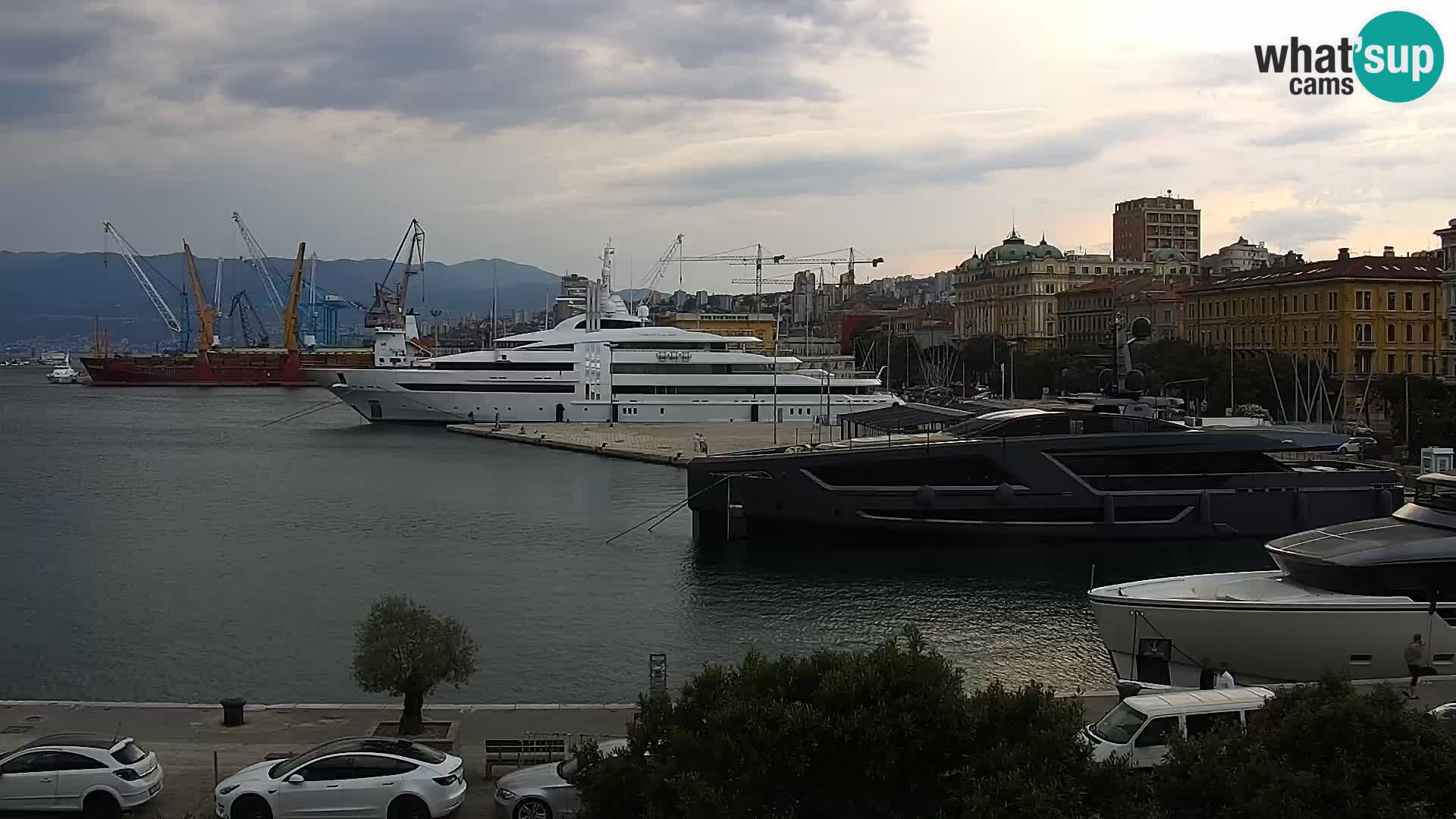 Riva i Marina u Rijeci – Web kamera uživo u Hrvatskoj