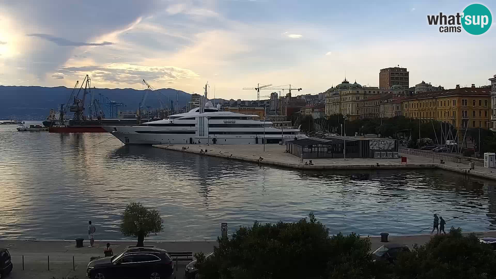 Riva i Marina u Rijeci – Web kamera uživo u Hrvatskoj