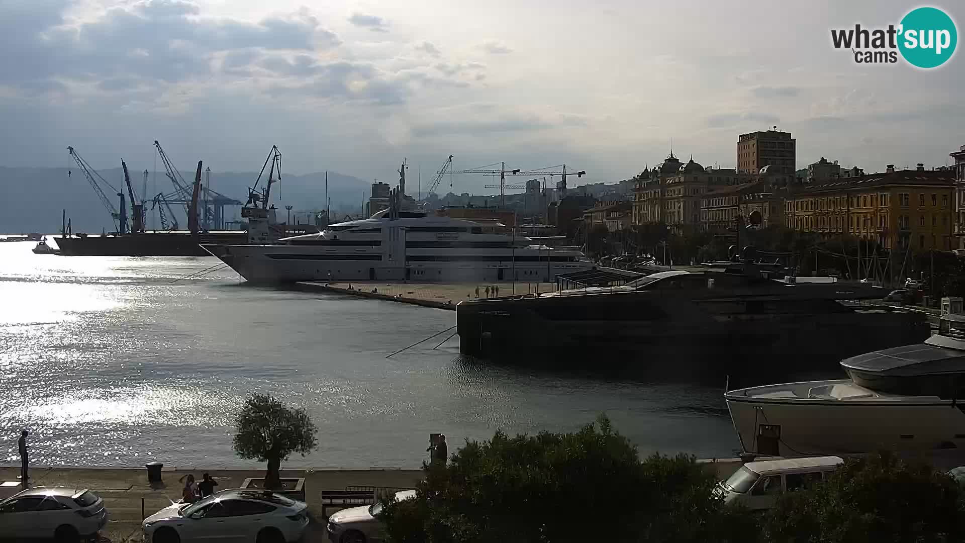 Riva in Marina v Reki – Spletna kamera v živo Hrvaška