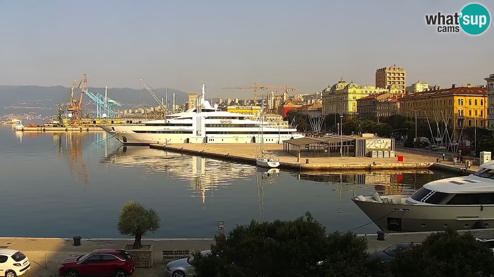 Riva in Marina v Reki – Spletna kamera v živo Hrvaška