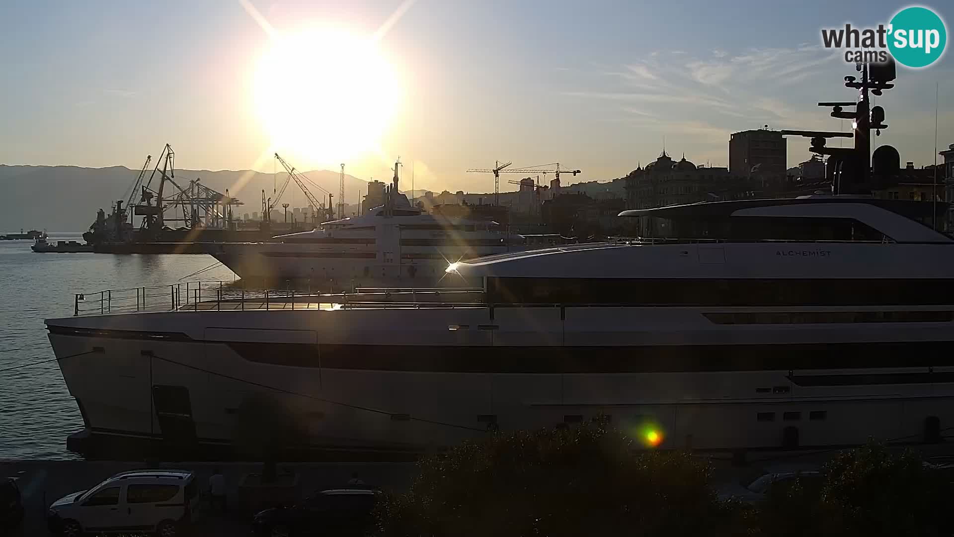 Riva in Marina v Reki – Spletna kamera v živo Hrvaška