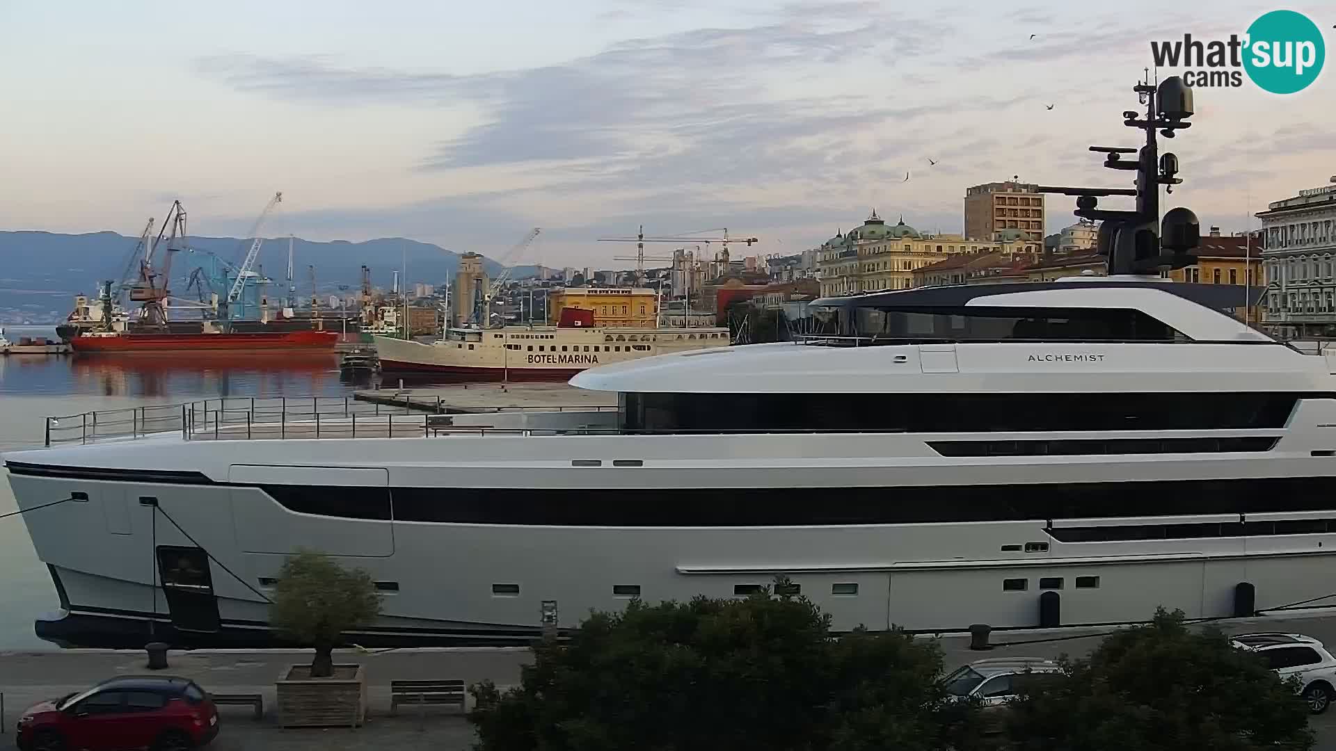 Riva i Marina u Rijeci – Web kamera uživo u Hrvatskoj