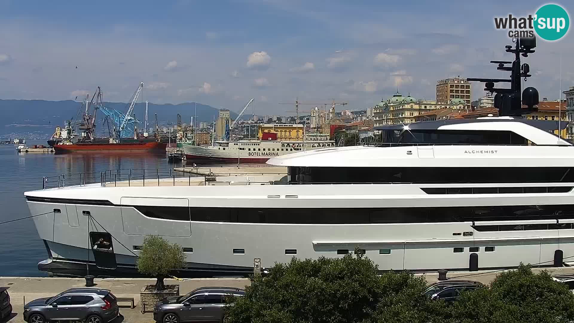 Riva in Marina v Reki – Spletna kamera v živo Hrvaška