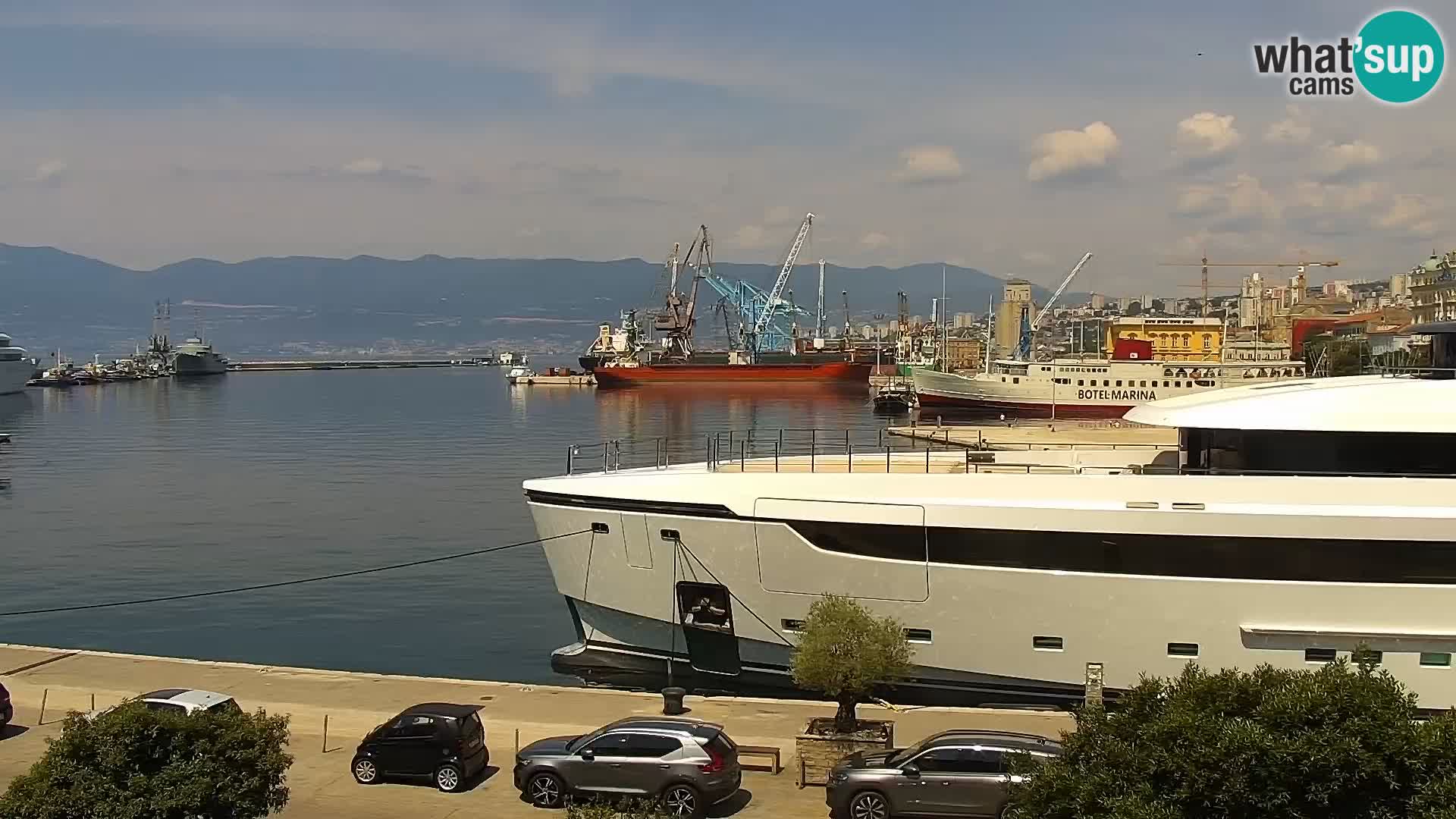 Riva in Marina v Reki – Spletna kamera v živo Hrvaška