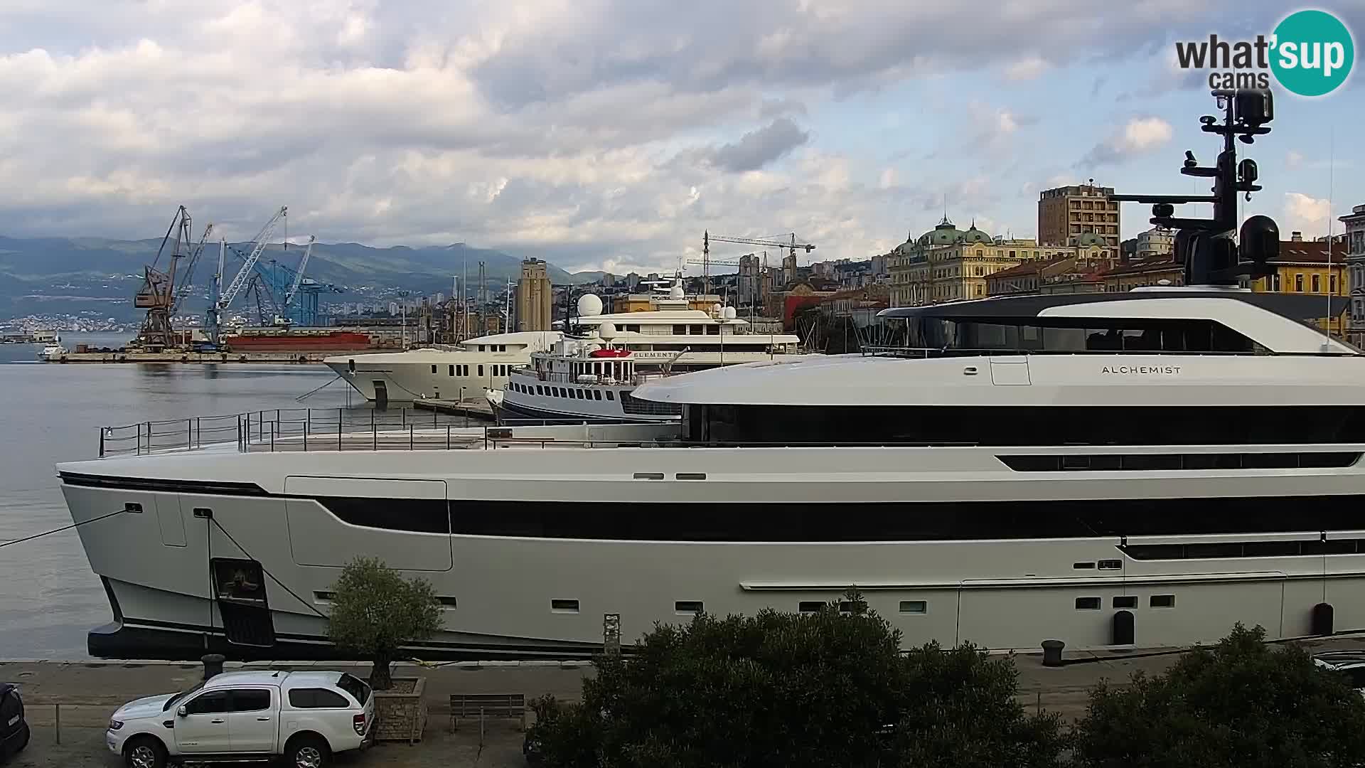 Riva i Marina u Rijeci – Web kamera uživo u Hrvatskoj