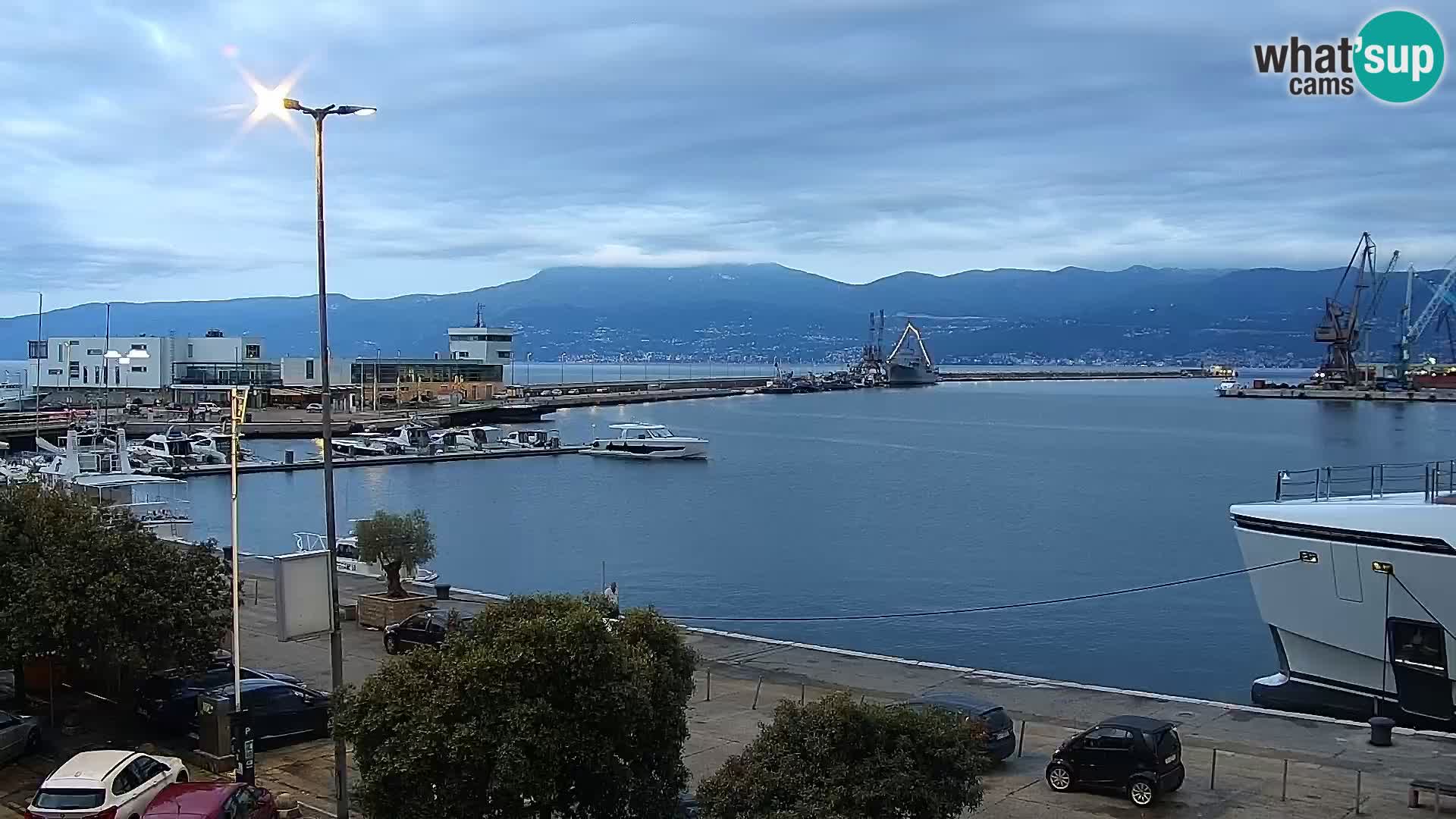 Riva i Marina u Rijeci – Web kamera uživo u Hrvatskoj