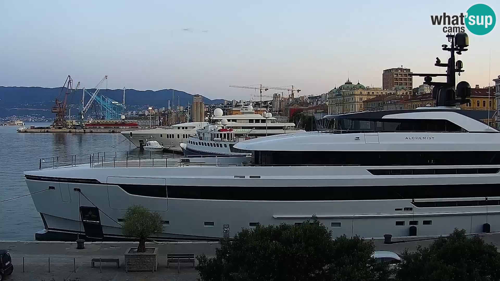 Riva i Marina u Rijeci – Web kamera uživo u Hrvatskoj