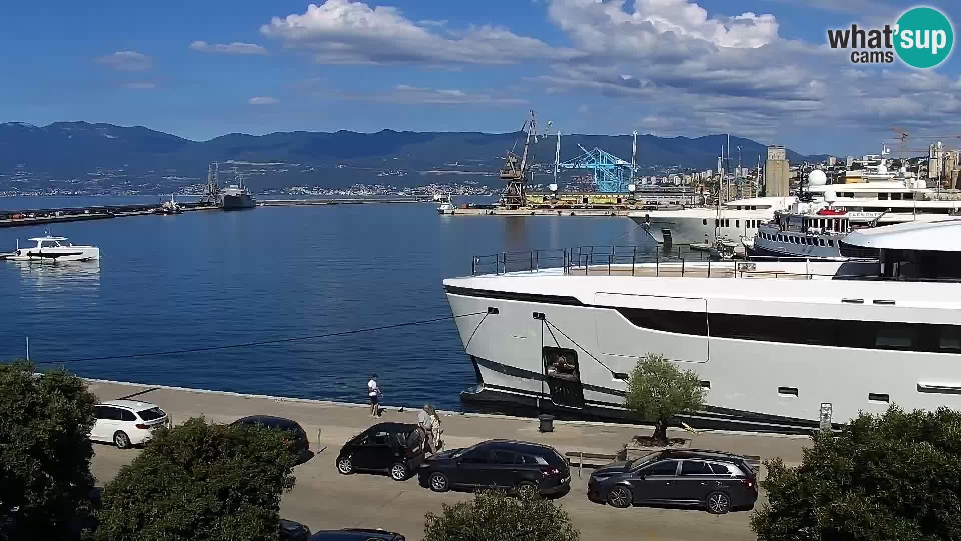 Riva in Marina v Reki – Spletna kamera v živo Hrvaška