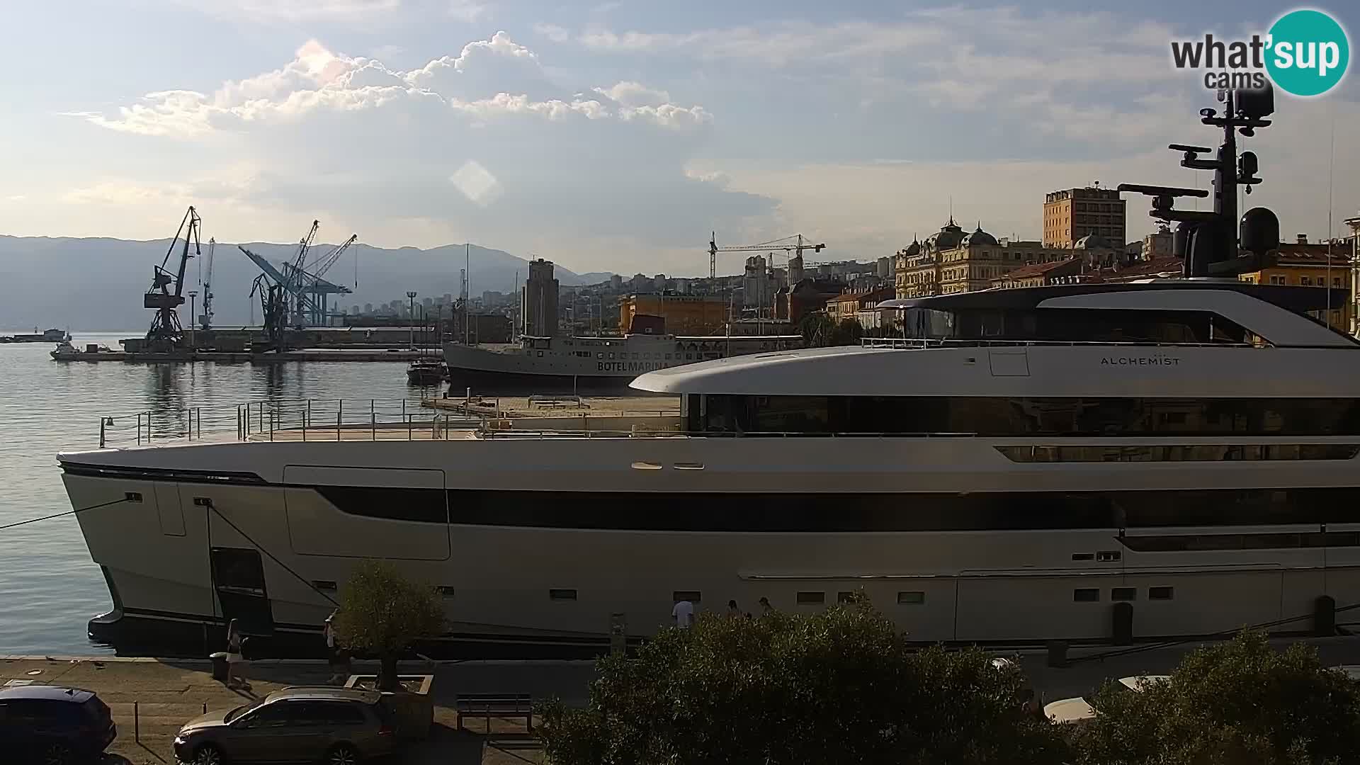 Riva in Marina v Reki – Spletna kamera v živo Hrvaška