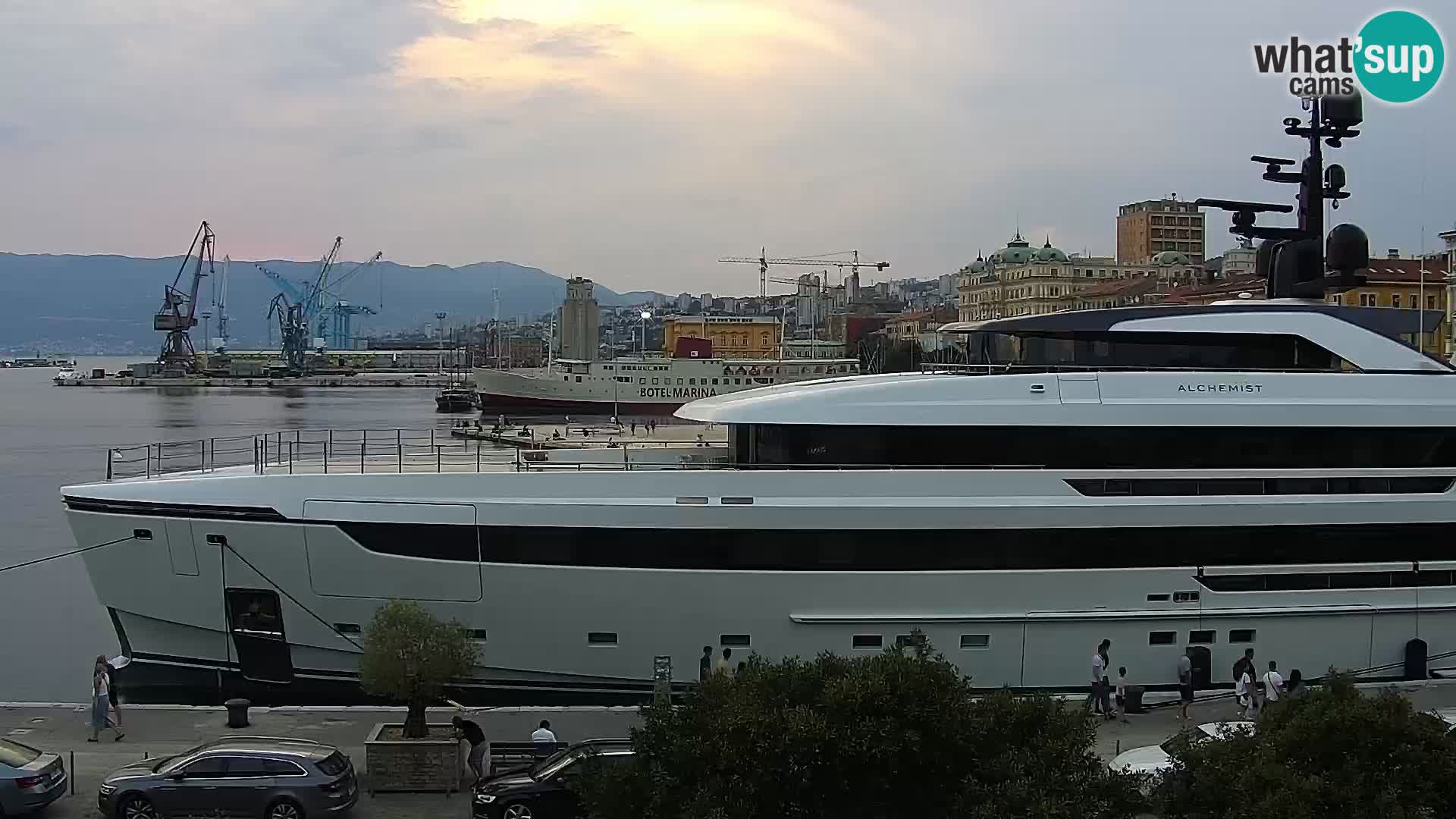 Riva in Marina v Reki – Spletna kamera v živo Hrvaška