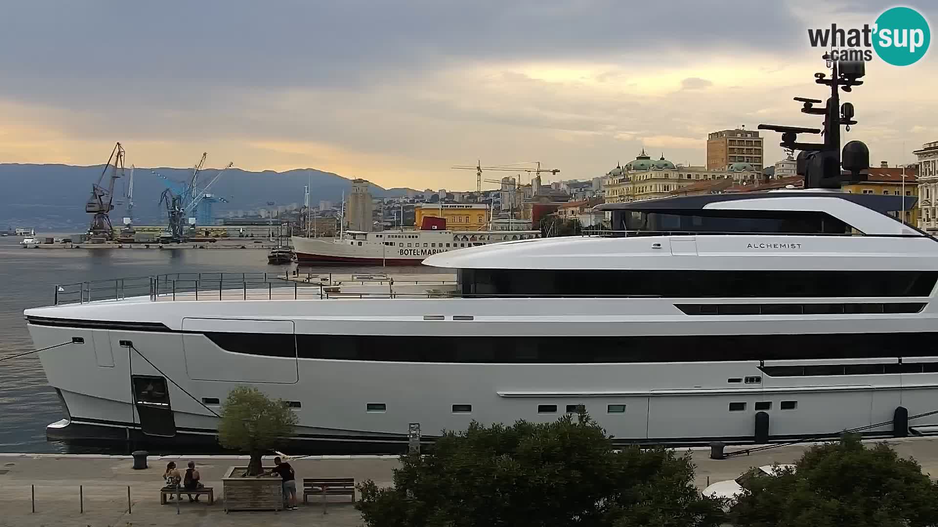 Riva i Marina u Rijeci – Web kamera uživo u Hrvatskoj