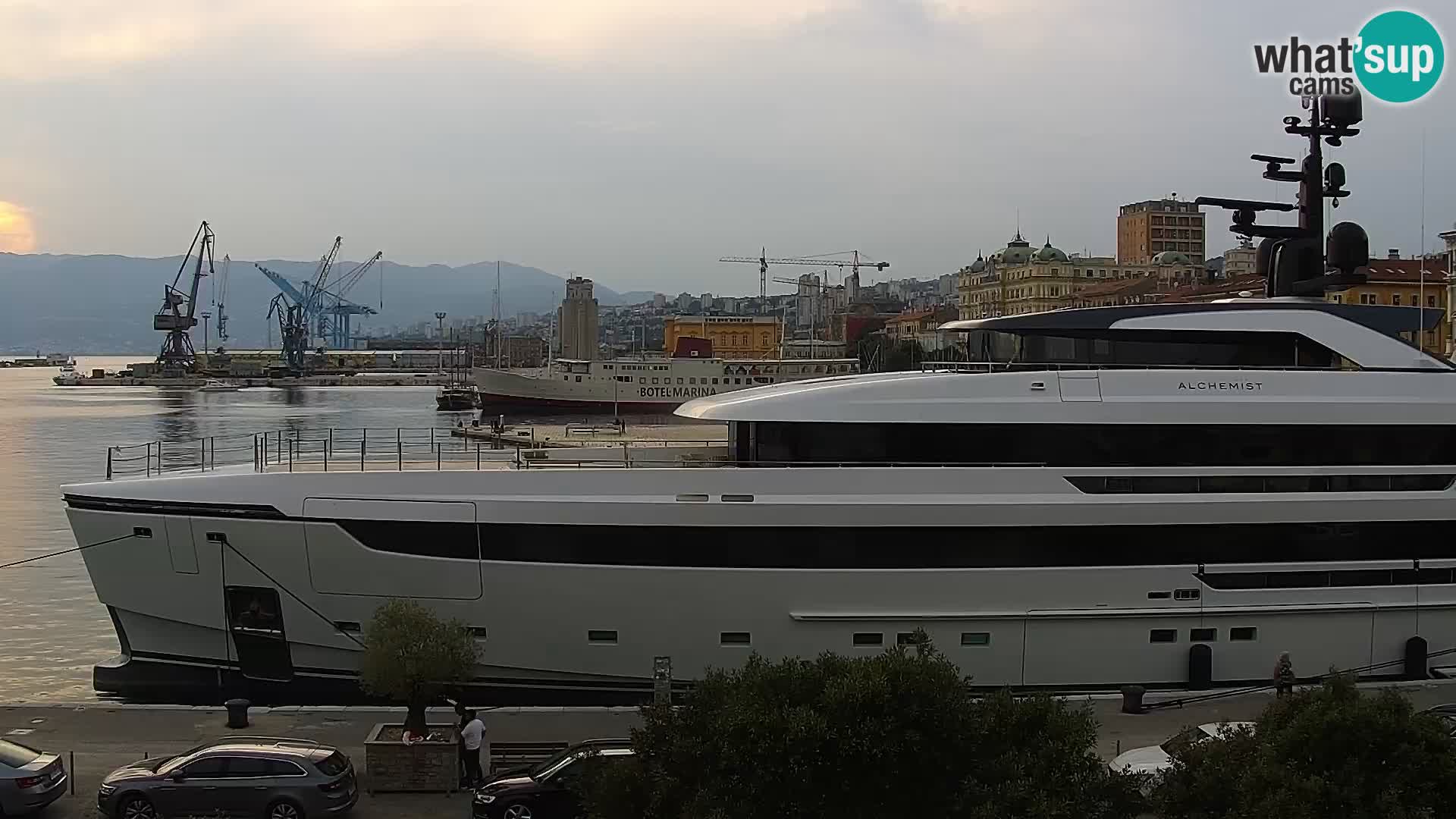 Riva i Marina u Rijeci – Web kamera uživo u Hrvatskoj
