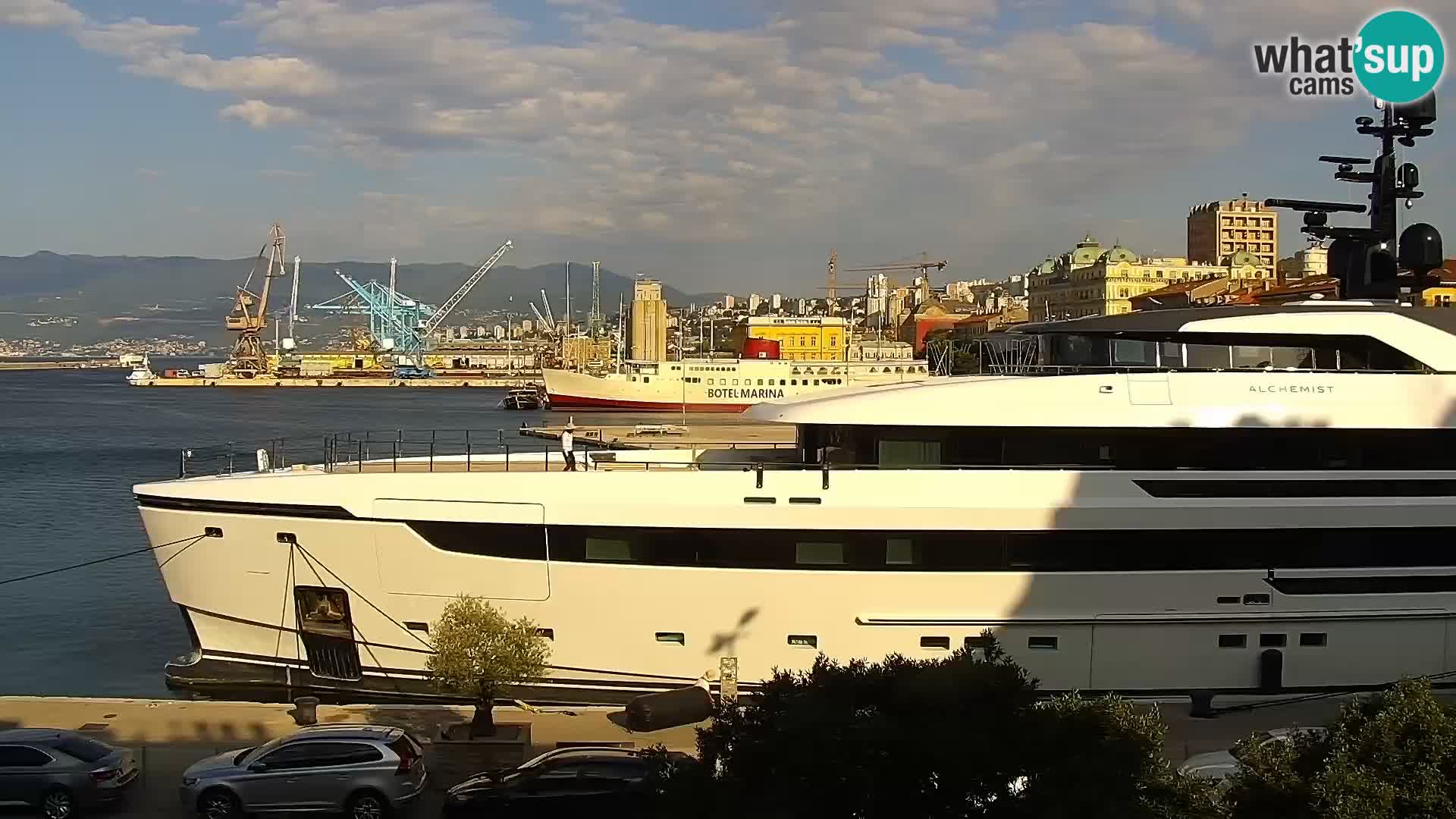 Riva in Marina v Reki – Spletna kamera v živo Hrvaška