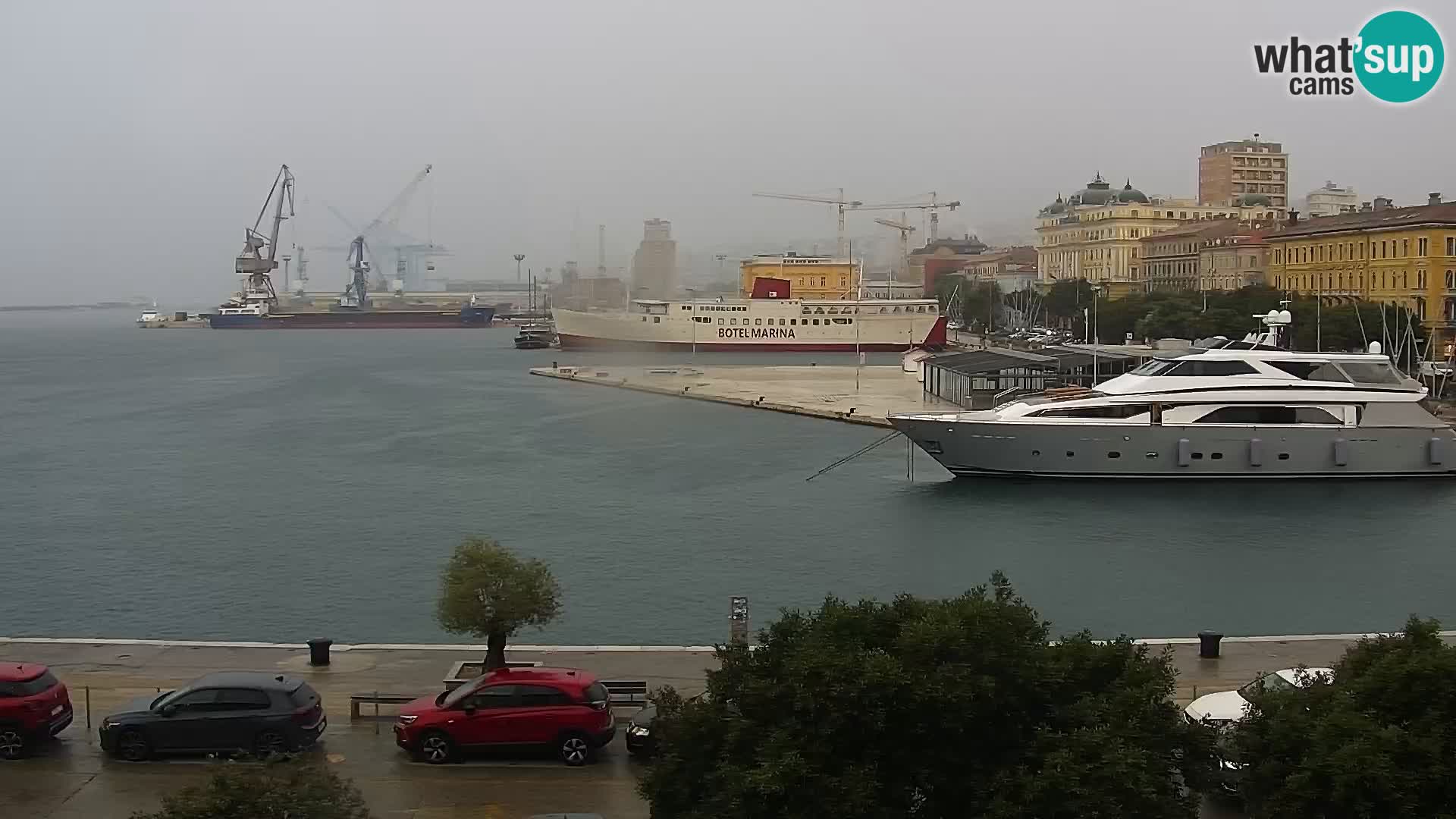 Riva in Marina v Reki – Spletna kamera v živo Hrvaška