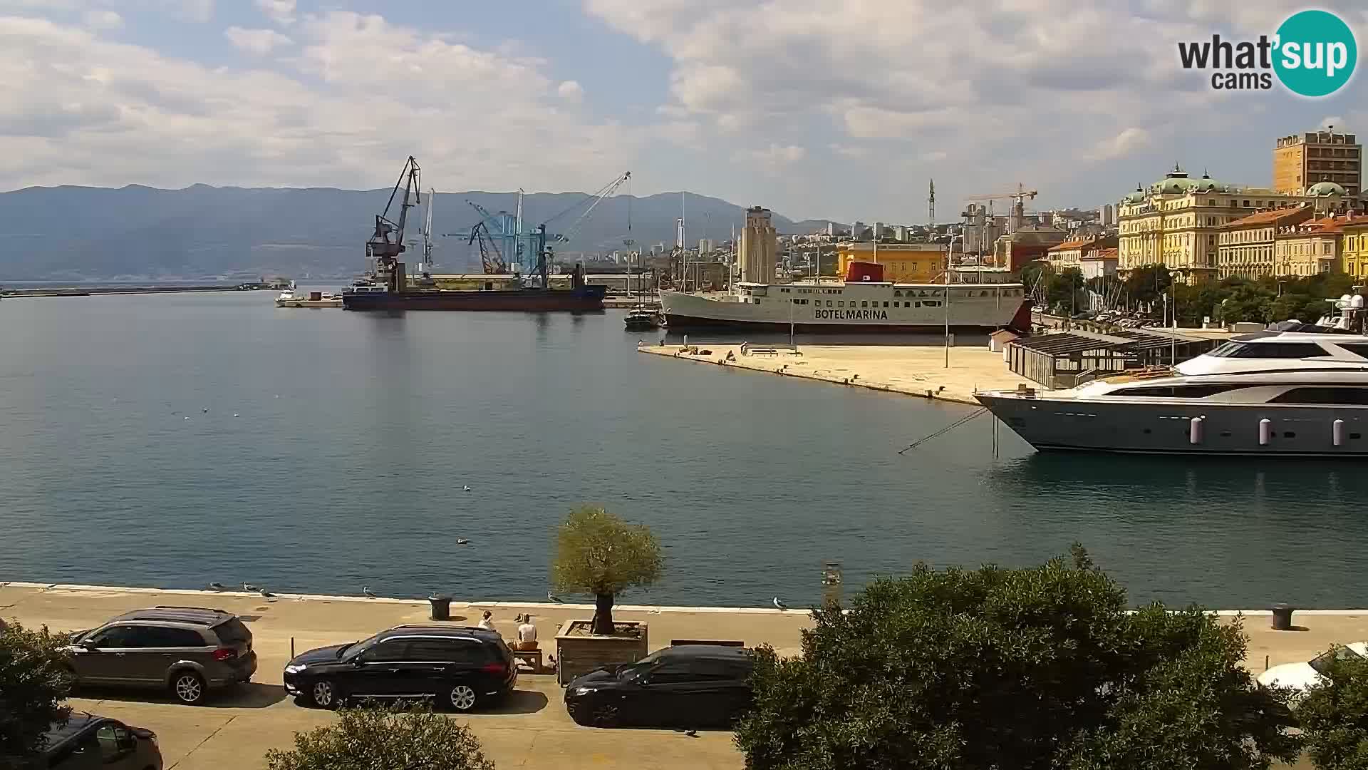 Riva in Marina v Reki – Spletna kamera v živo Hrvaška
