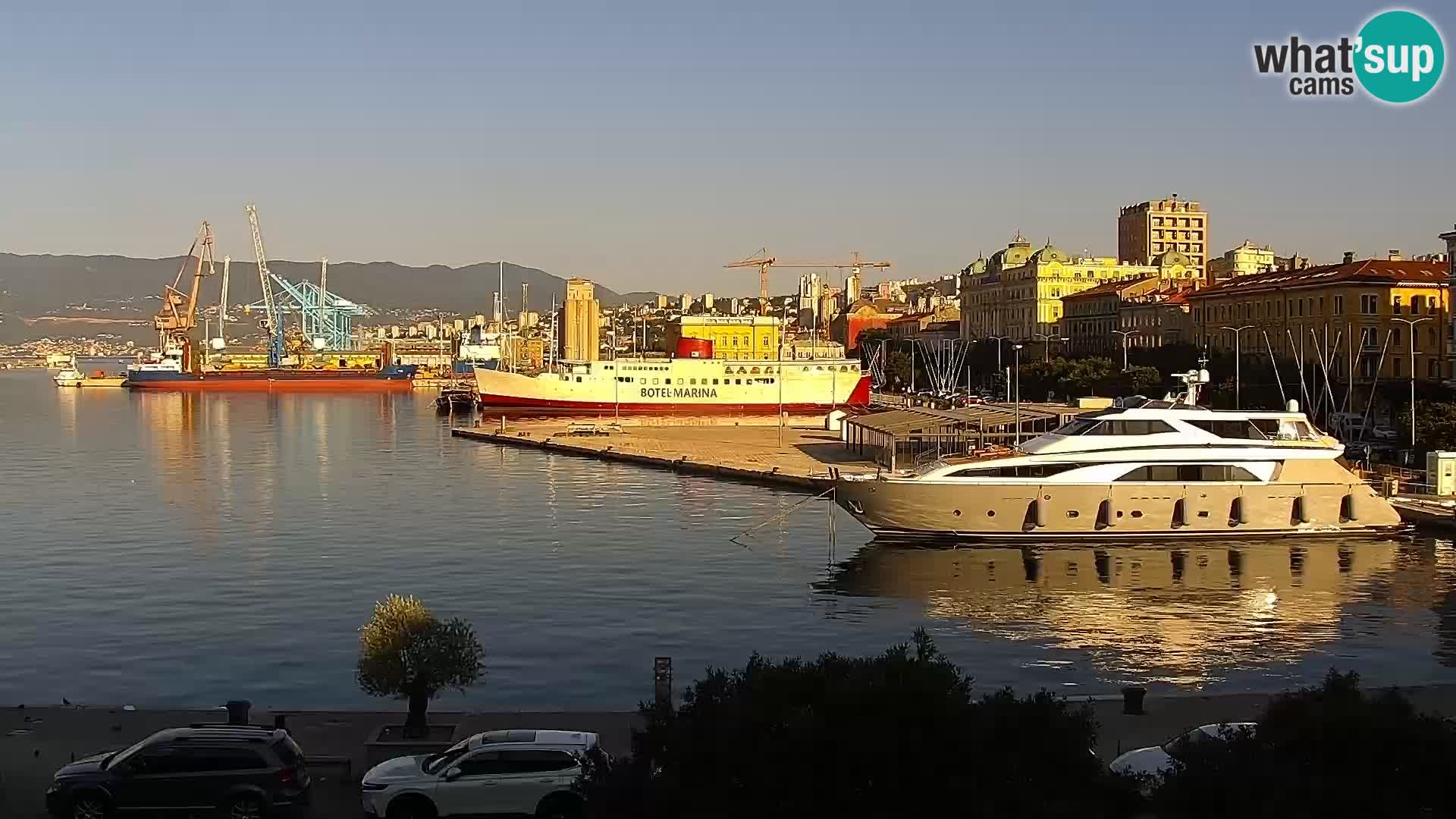 Riva in Marina v Reki – Spletna kamera v živo Hrvaška