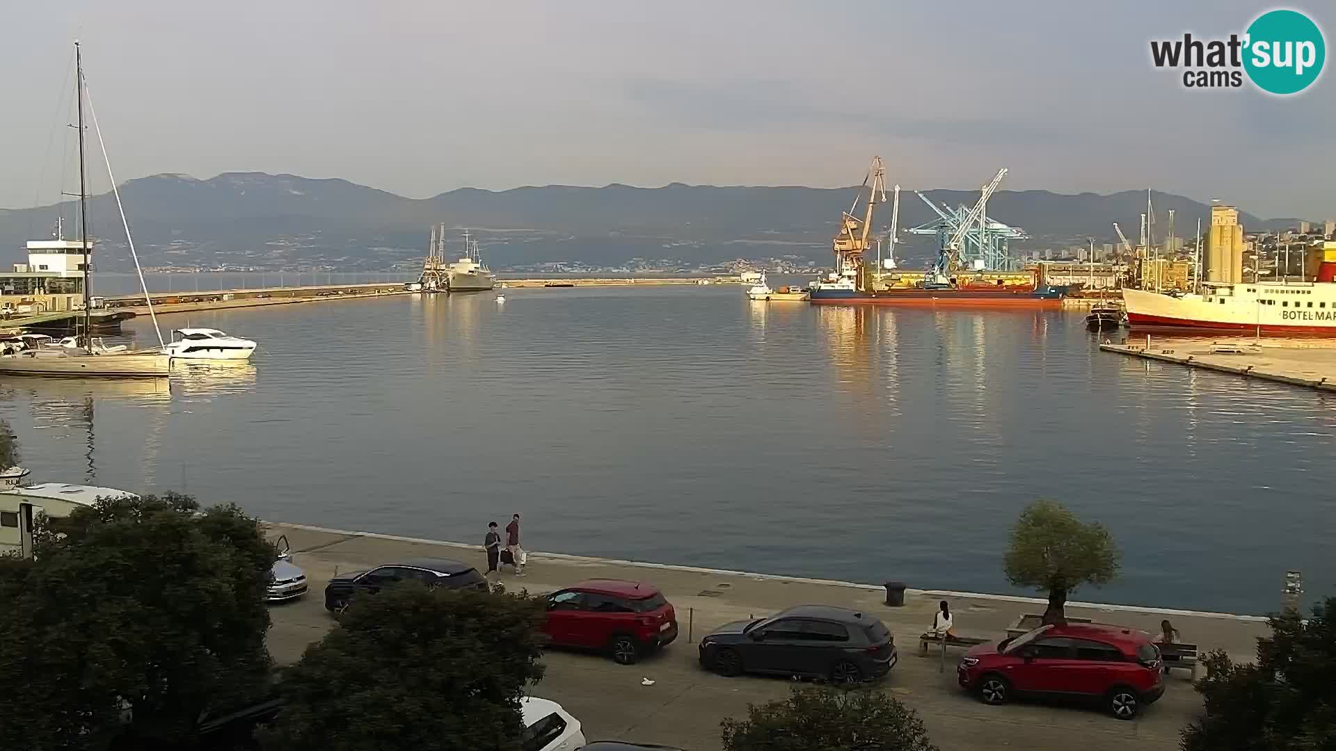 Riva in Marina v Reki – Spletna kamera v živo Hrvaška