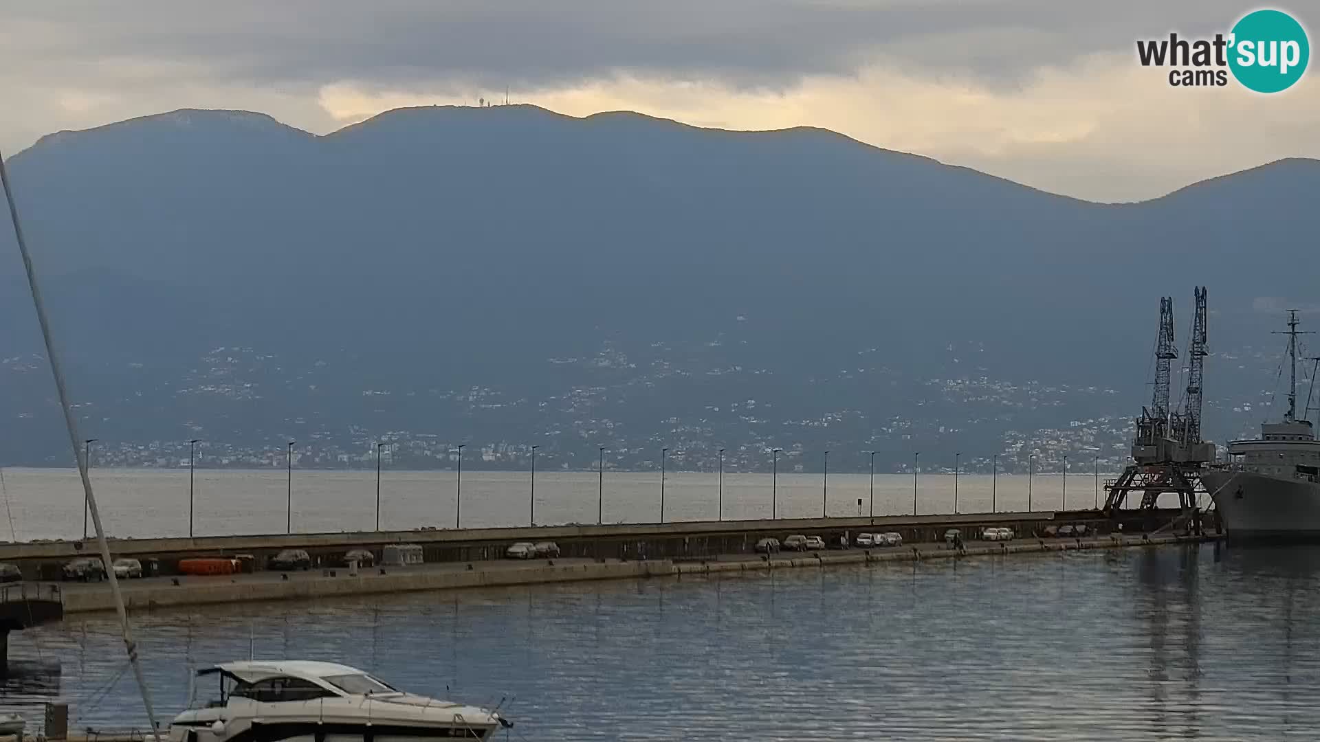 Riva in Marina v Reki – Spletna kamera v živo Hrvaška