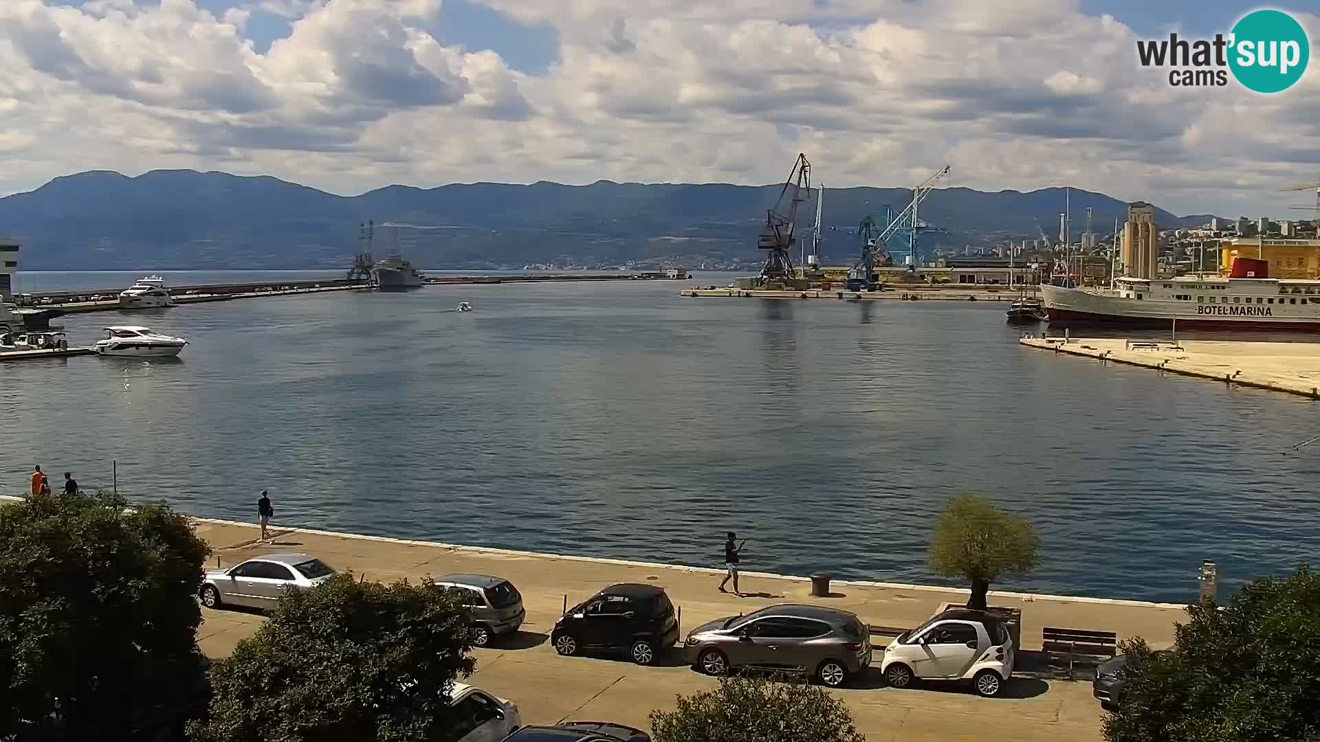 Riva in Marina v Reki – Spletna kamera v živo Hrvaška