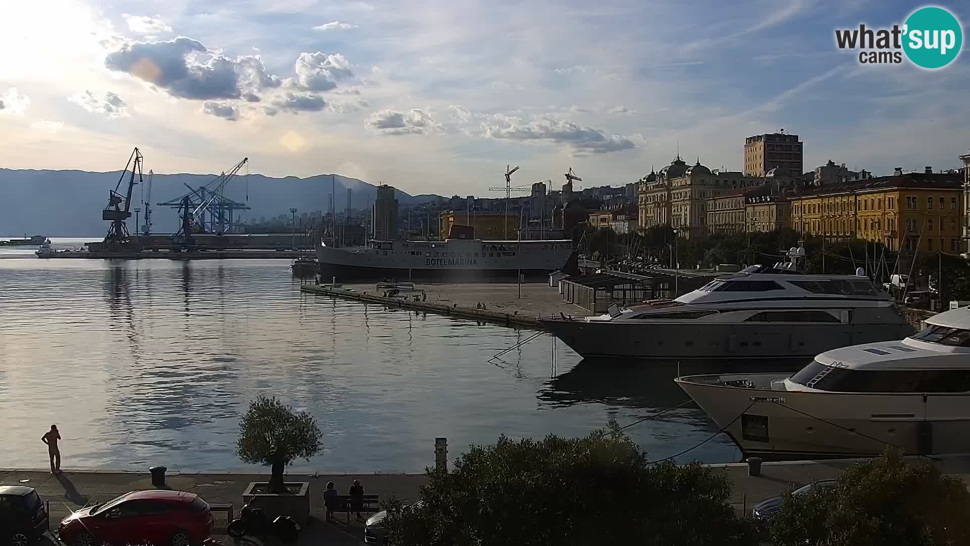 Riva i Marina u Rijeci – Web kamera uživo u Hrvatskoj
