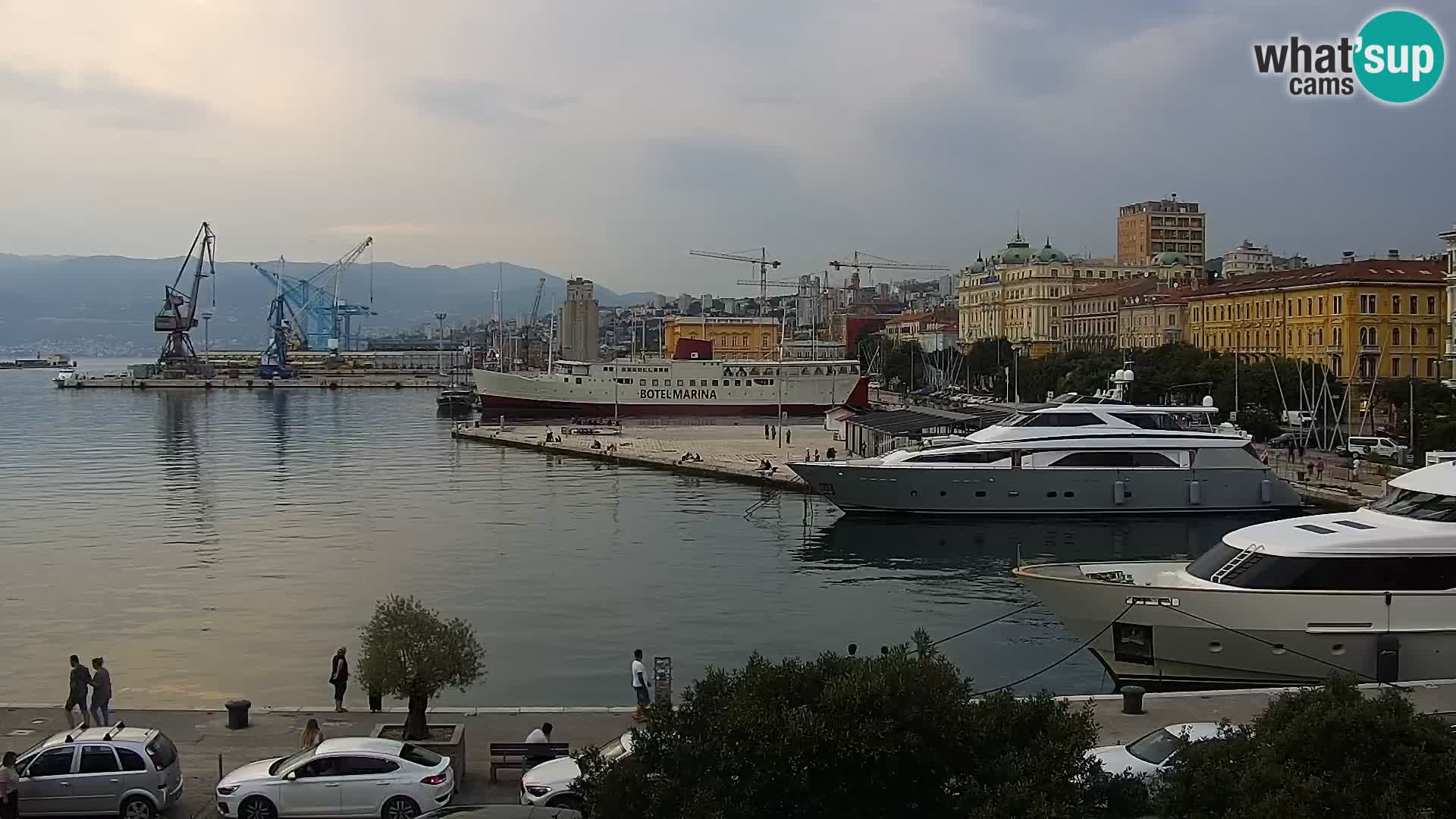 Riva in Marina v Reki – Spletna kamera v živo Hrvaška