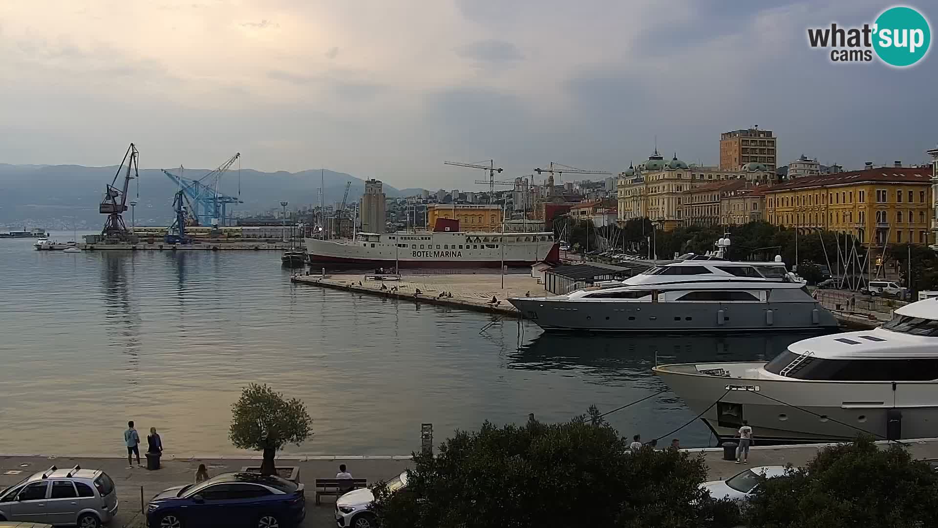 Riva i Marina u Rijeci – Web kamera uživo u Hrvatskoj