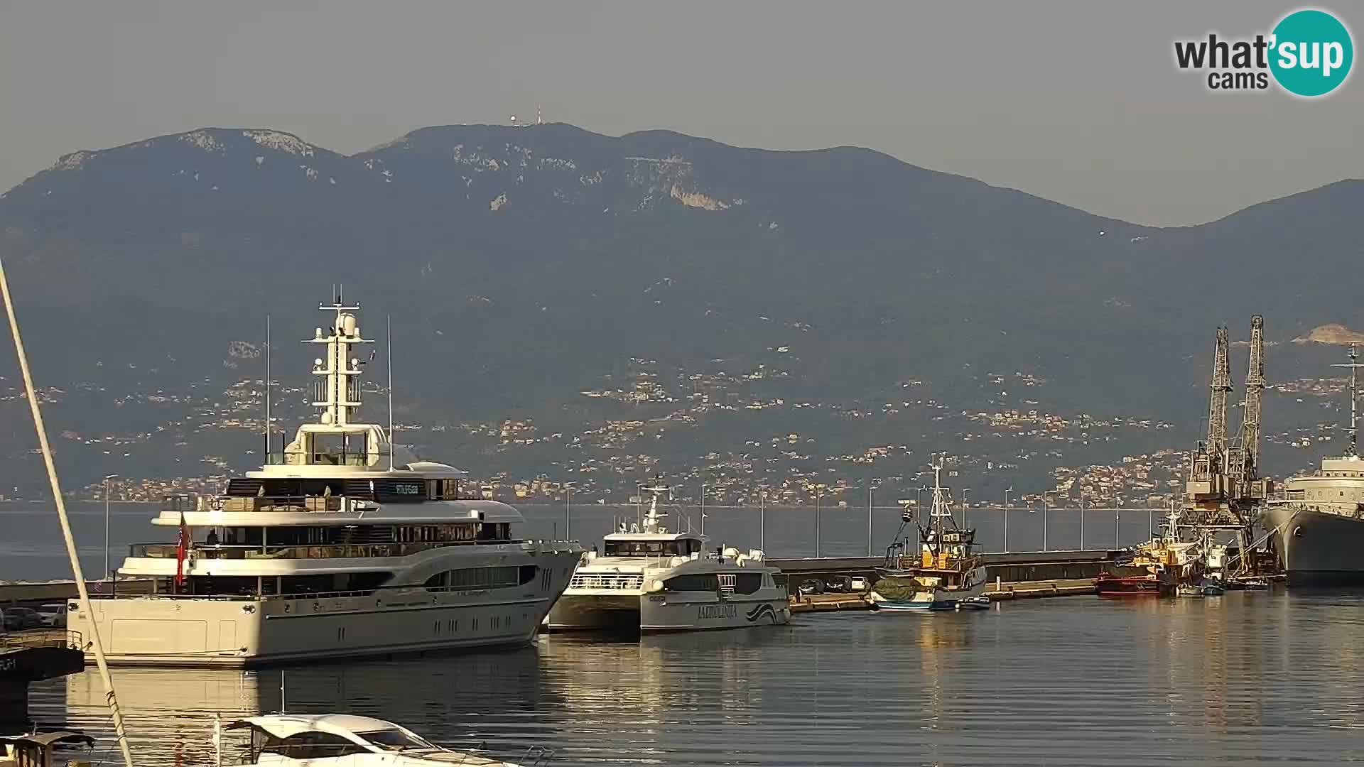 Riva in Marina v Reki – Spletna kamera v živo Hrvaška