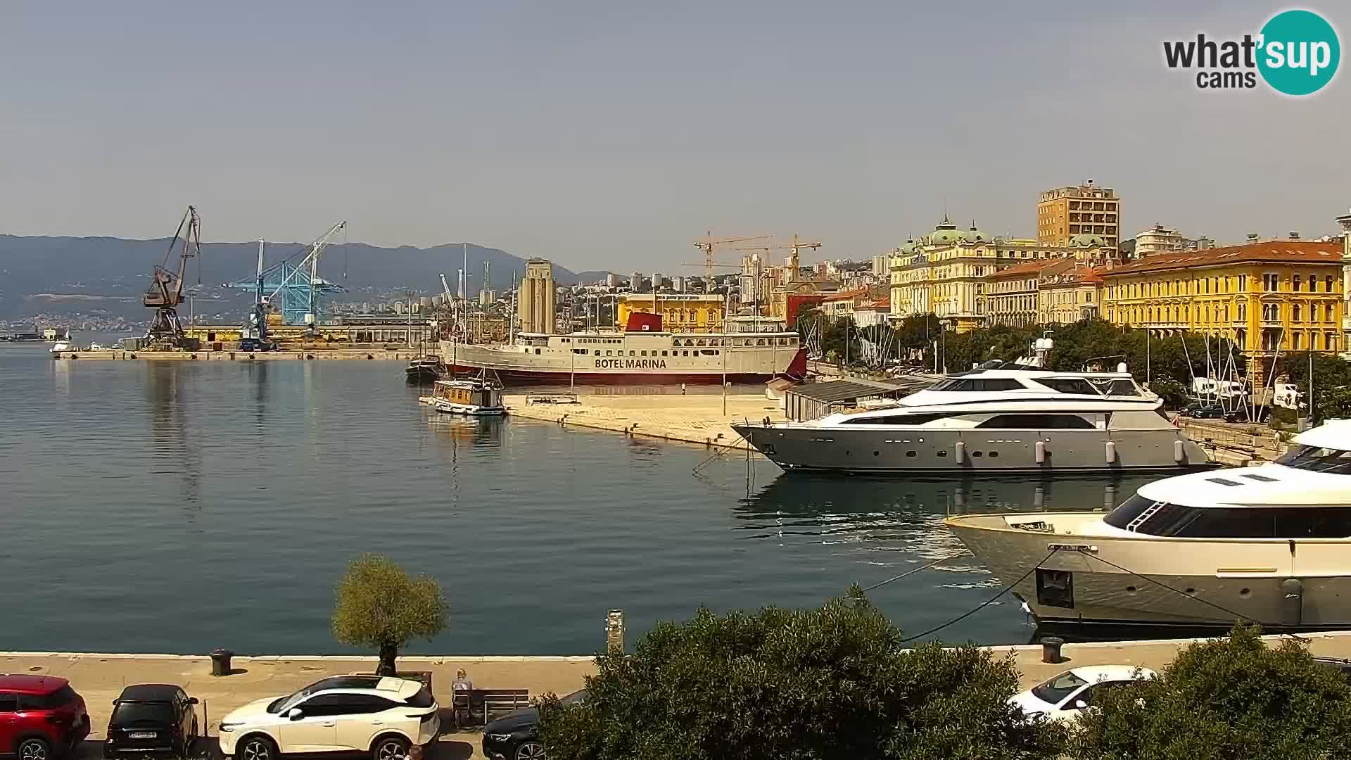 Riva in Marina v Reki – Spletna kamera v živo Hrvaška