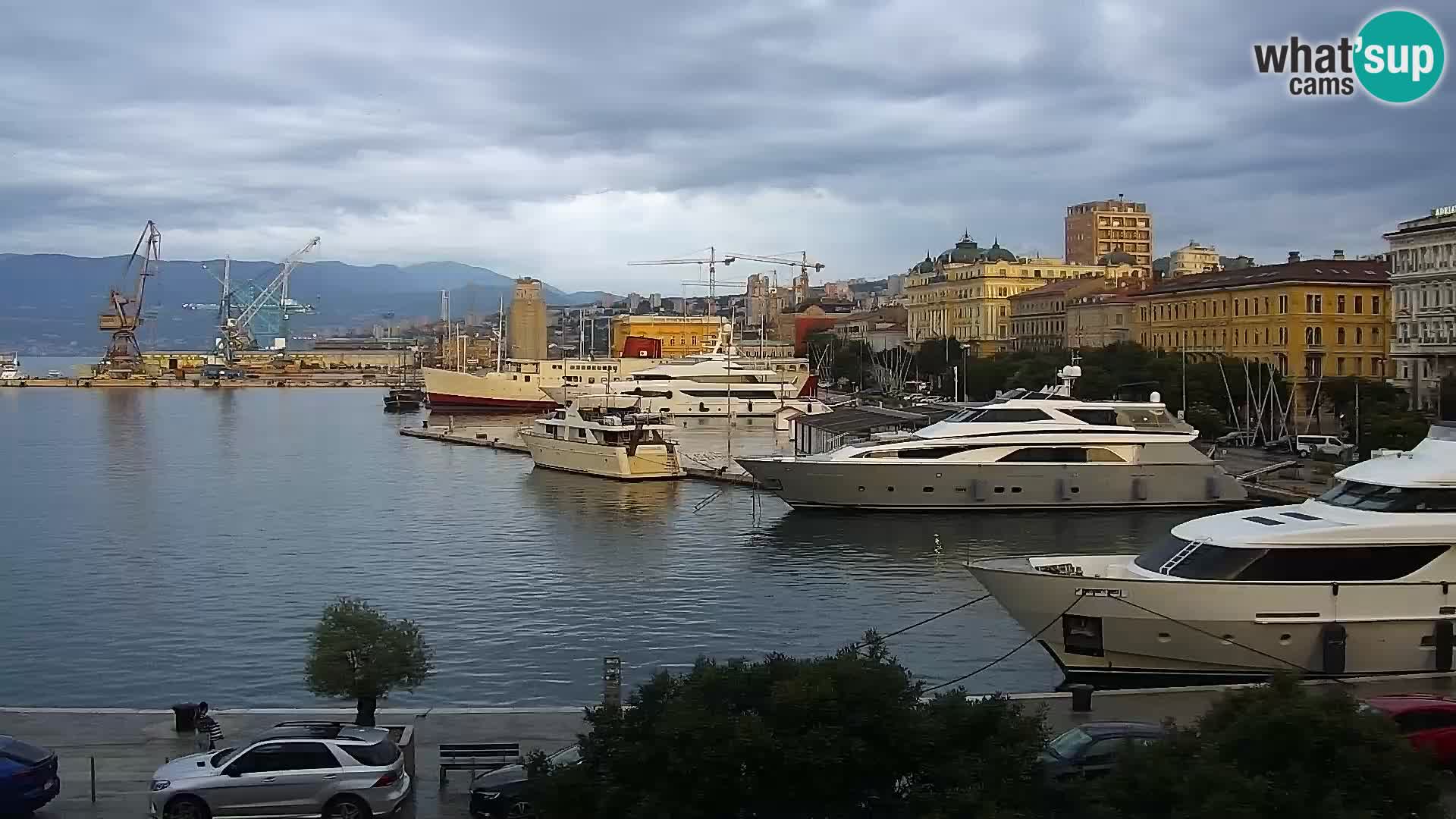 Riva in Marina v Reki – Spletna kamera v živo Hrvaška