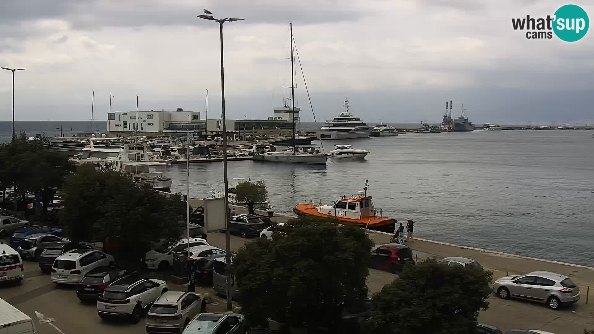 Riva in Marina v Reki – Spletna kamera v živo Hrvaška