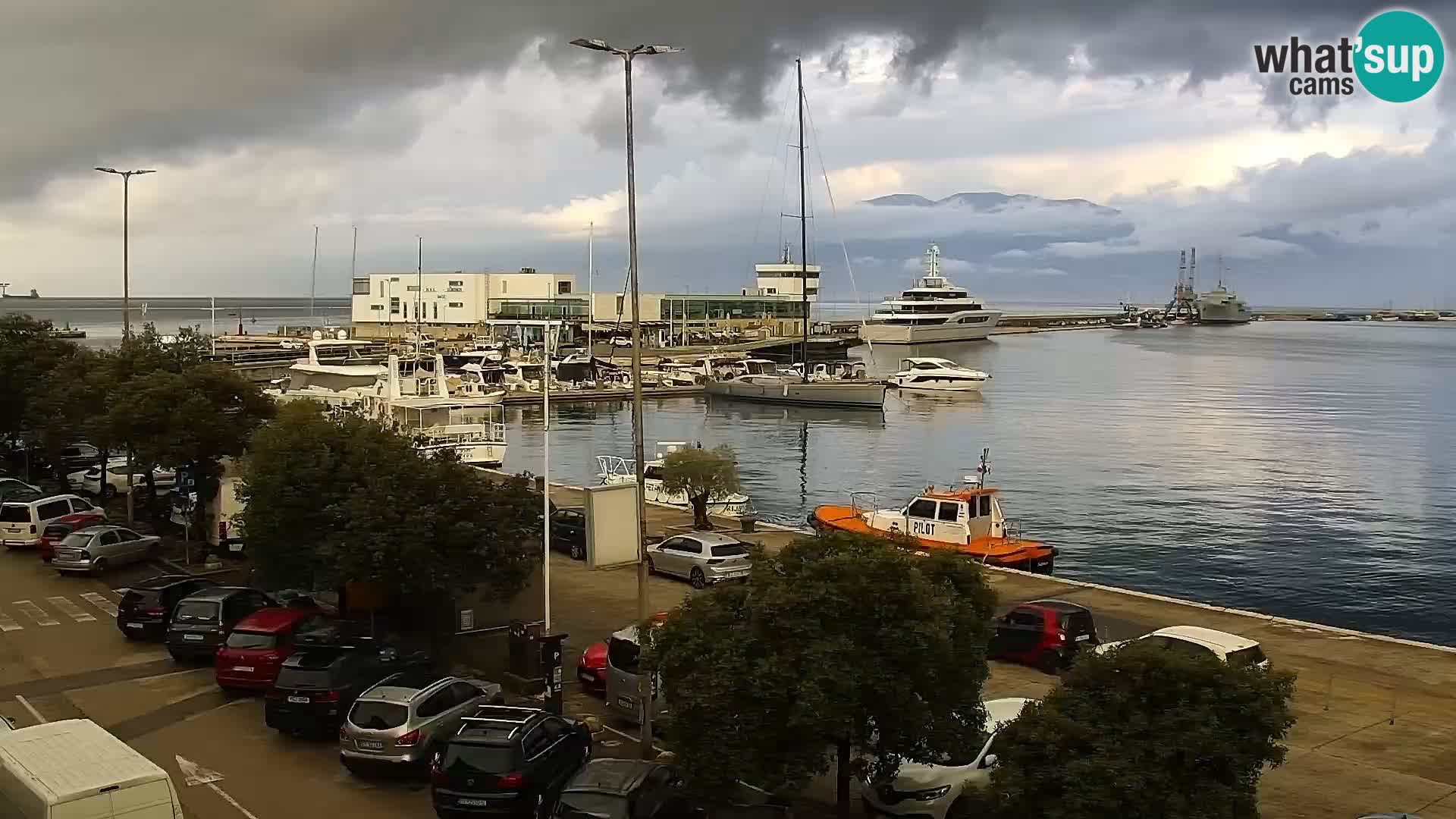 Riva in Marina v Reki – Spletna kamera v živo Hrvaška