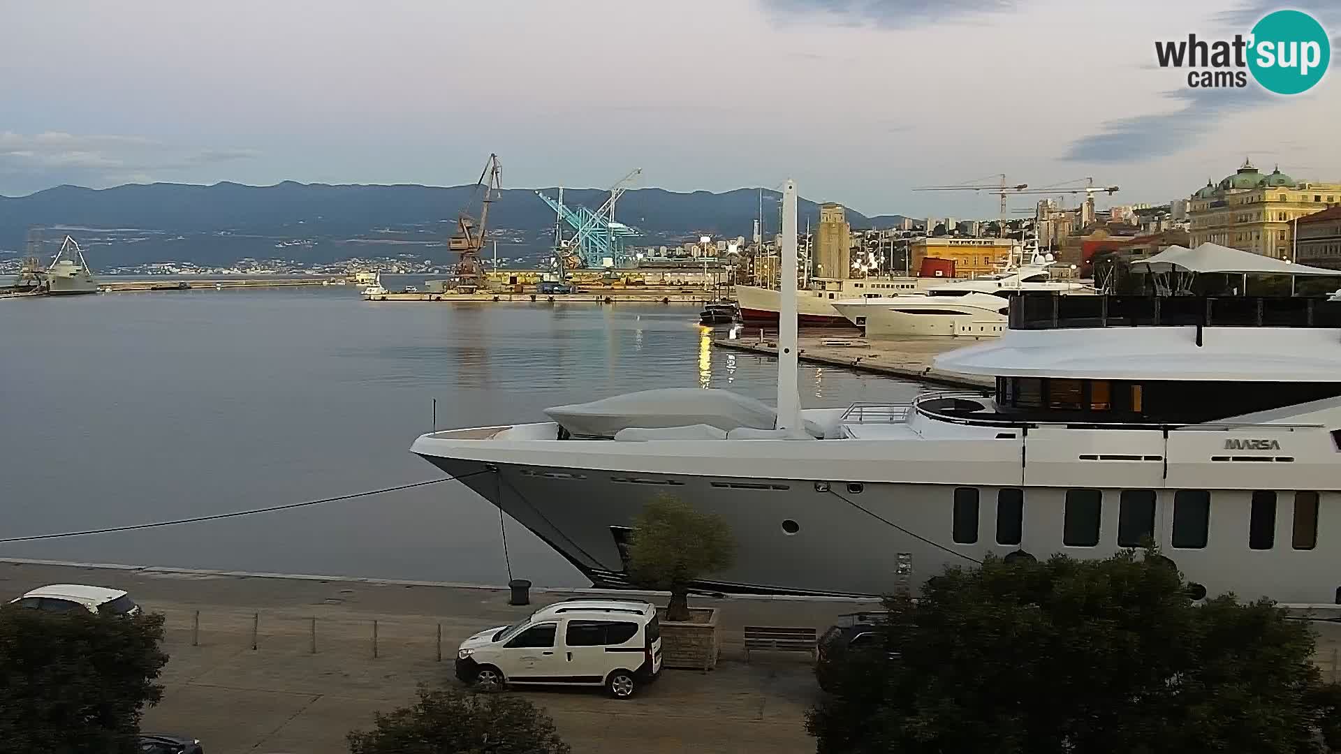Riva i Marina u Rijeci – Web kamera uživo u Hrvatskoj