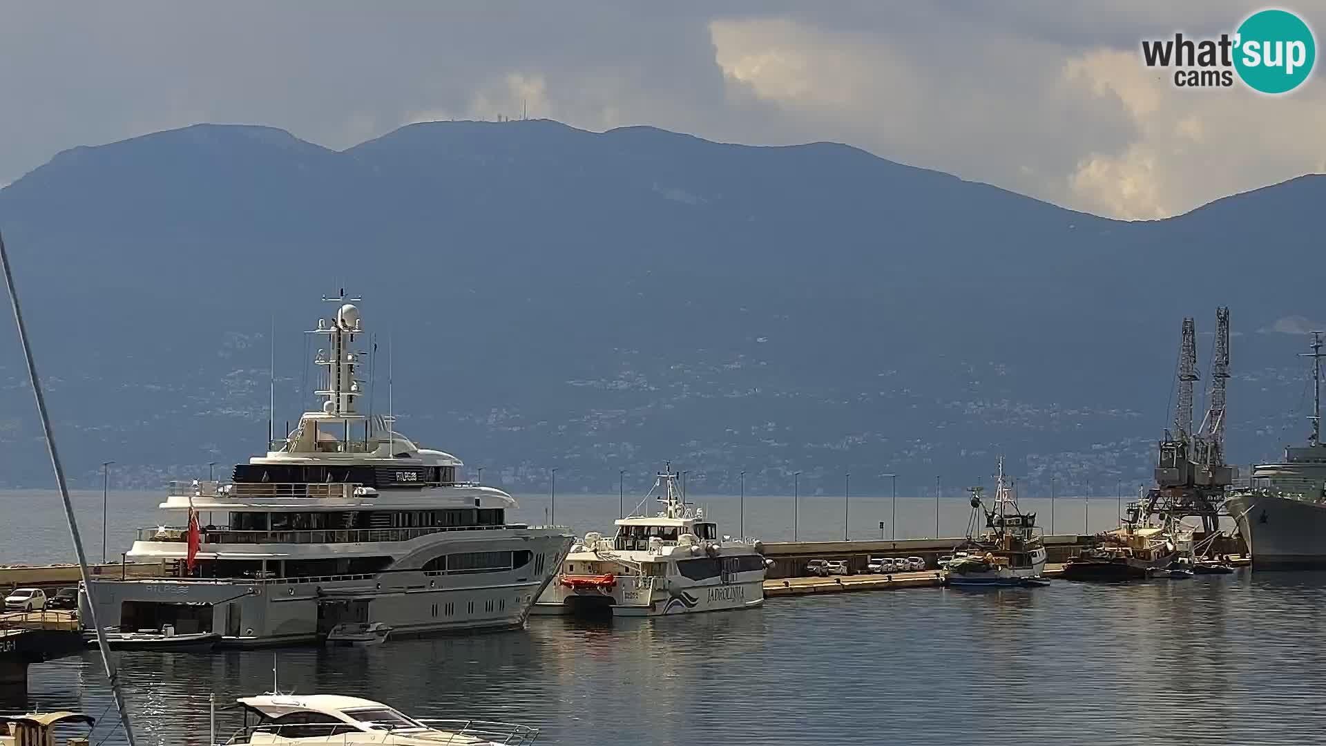Riva in Marina v Reki – Spletna kamera v živo Hrvaška