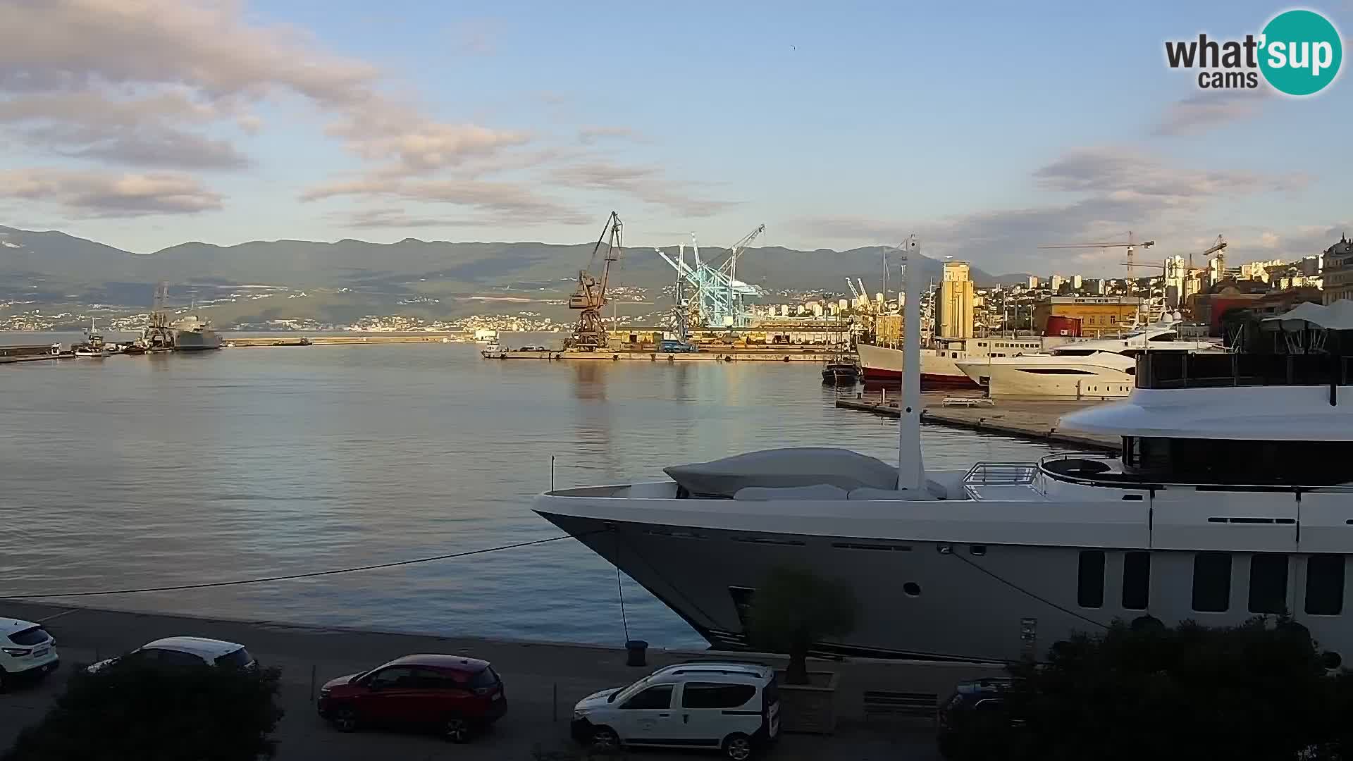 Riva in Marina v Reki – Spletna kamera v živo Hrvaška