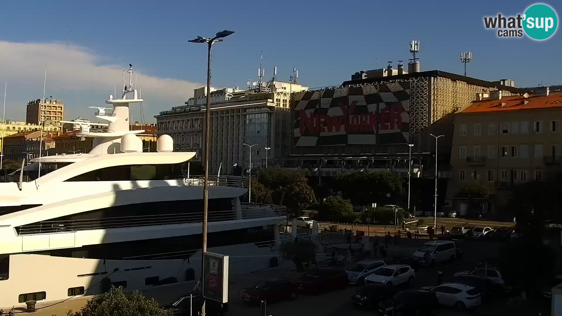 Riva in Marina v Reki – Spletna kamera v živo Hrvaška