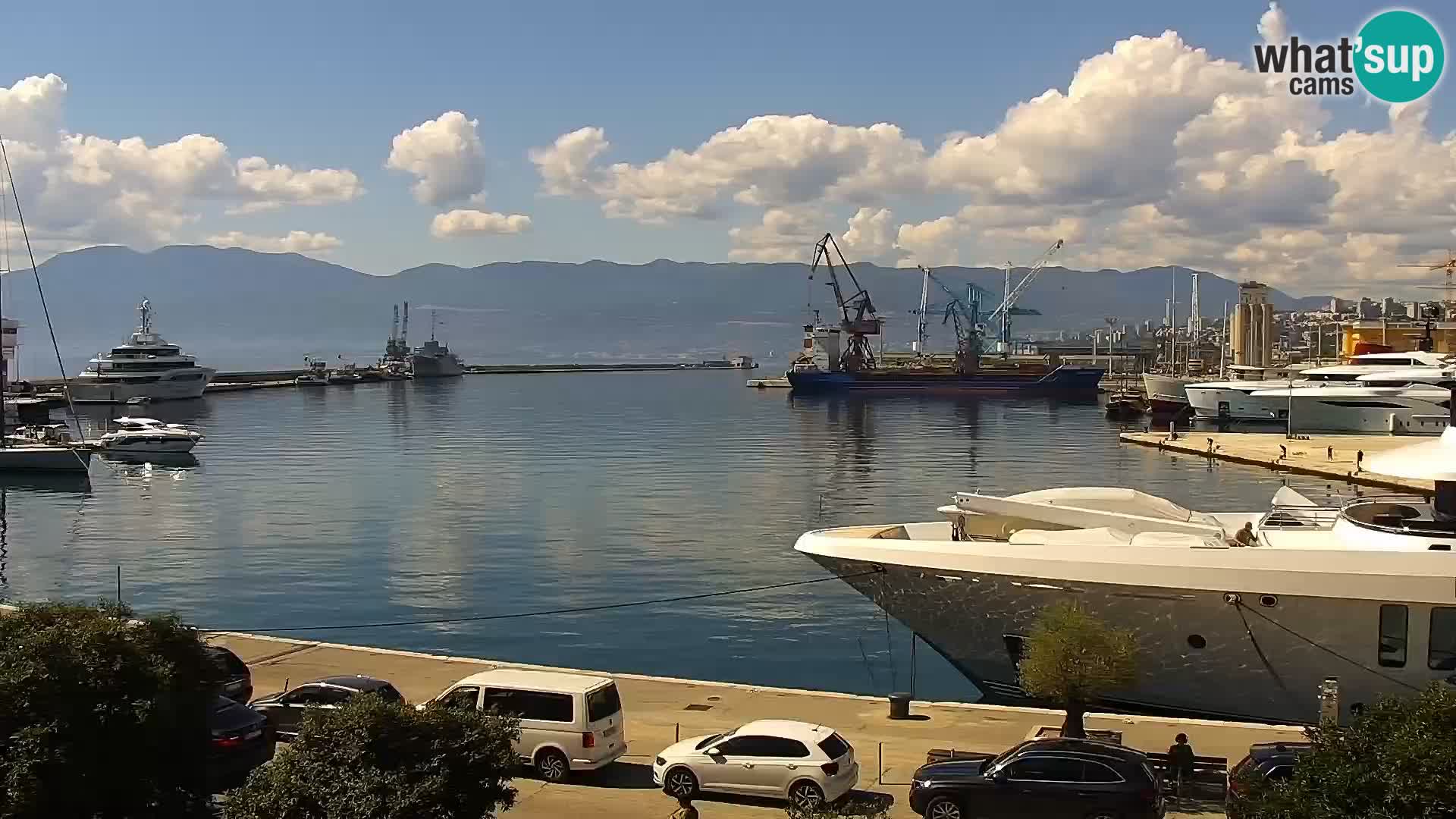Riva in Marina v Reki – Spletna kamera v živo Hrvaška