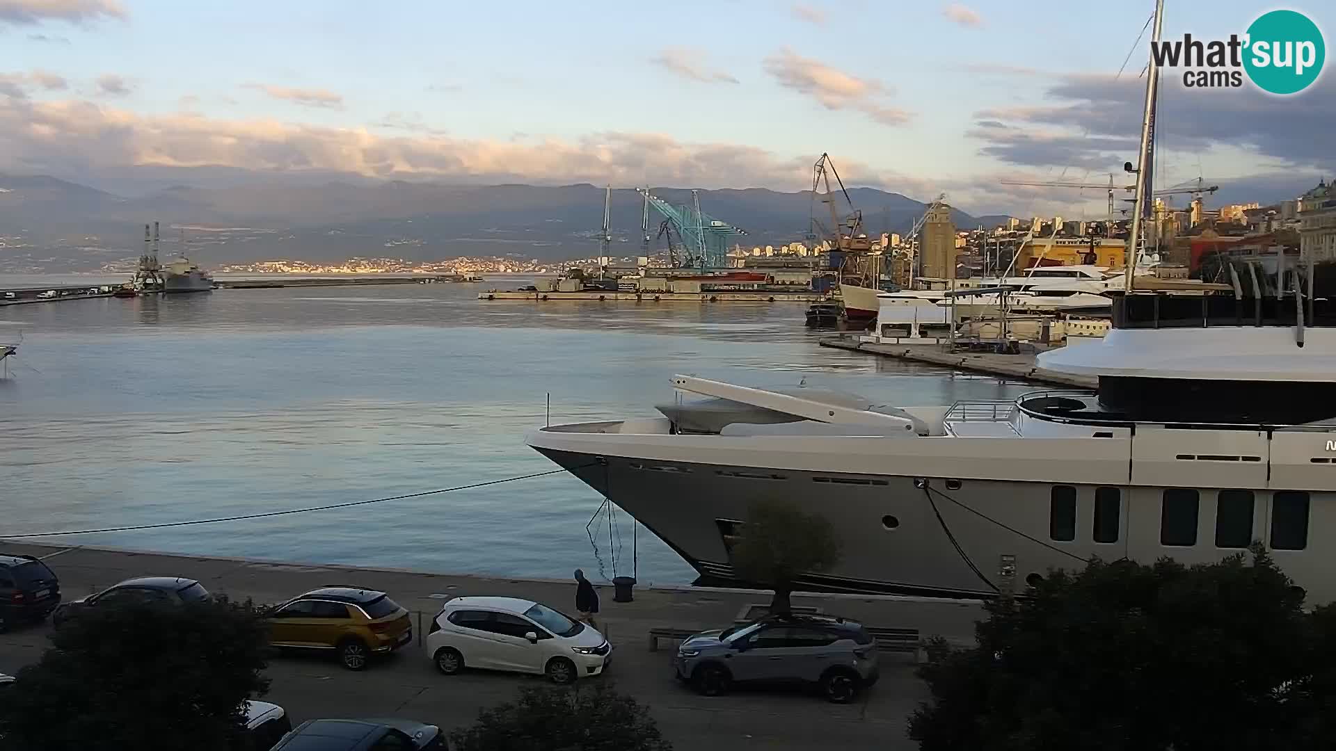 Riva i Marina u Rijeci – Web kamera uživo u Hrvatskoj