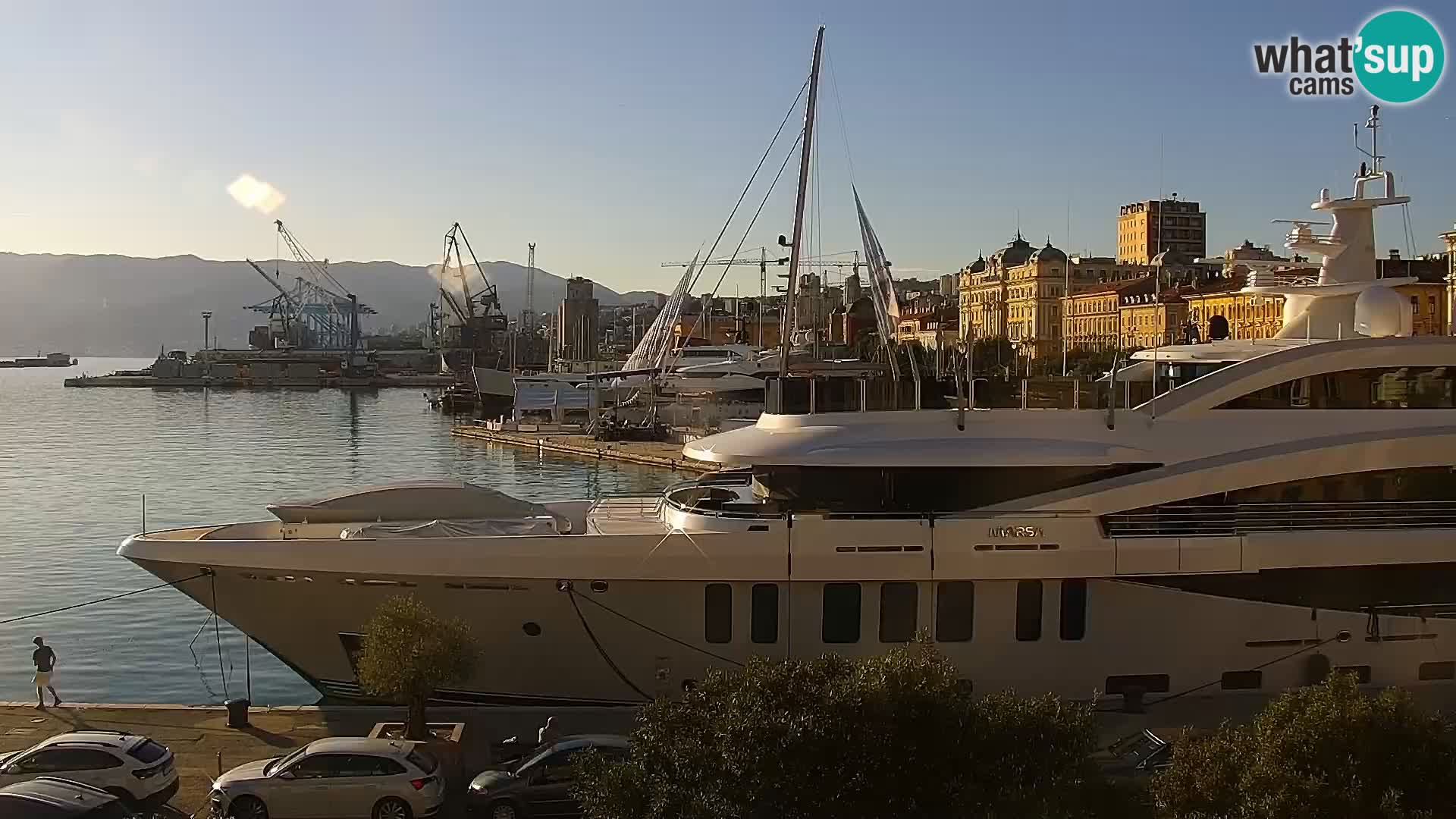 Riva in Marina v Reki – Spletna kamera v živo Hrvaška