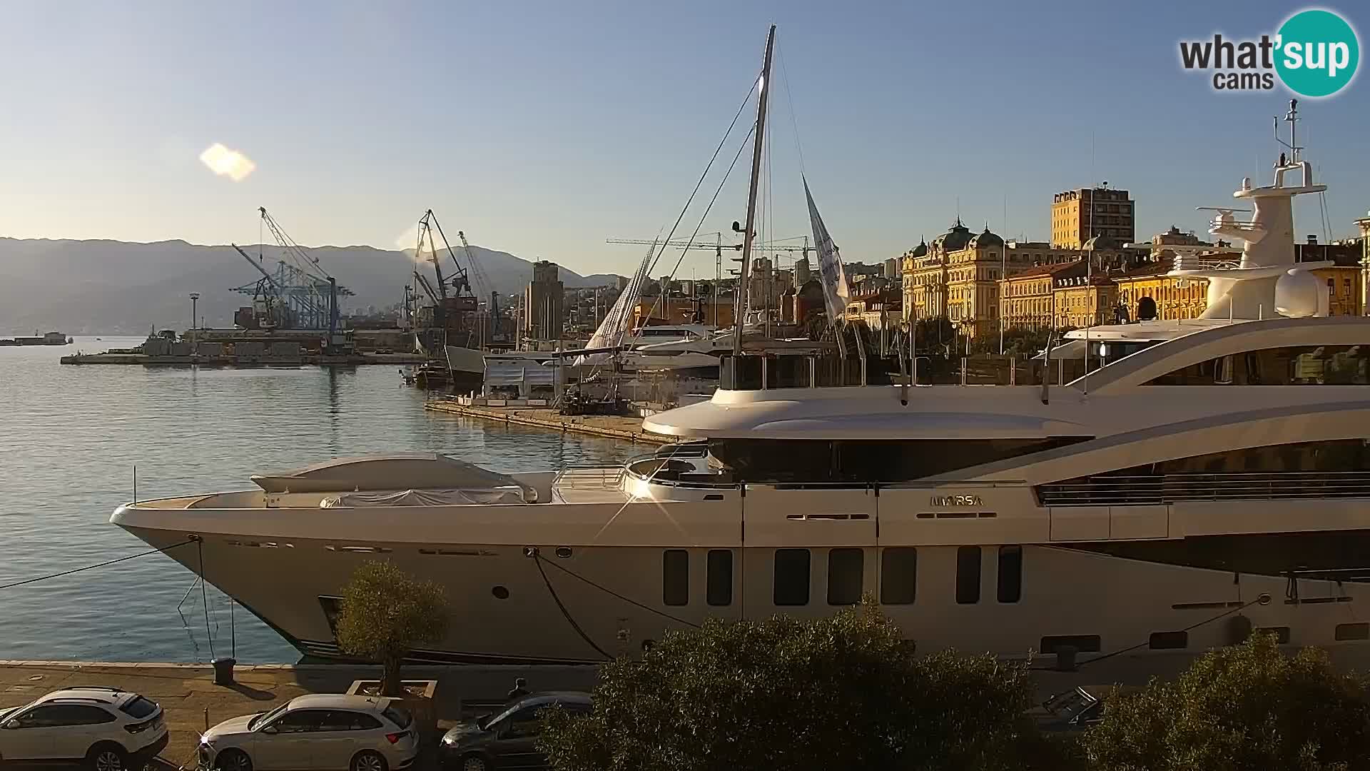 Riva in Marina v Reki – Spletna kamera v živo Hrvaška