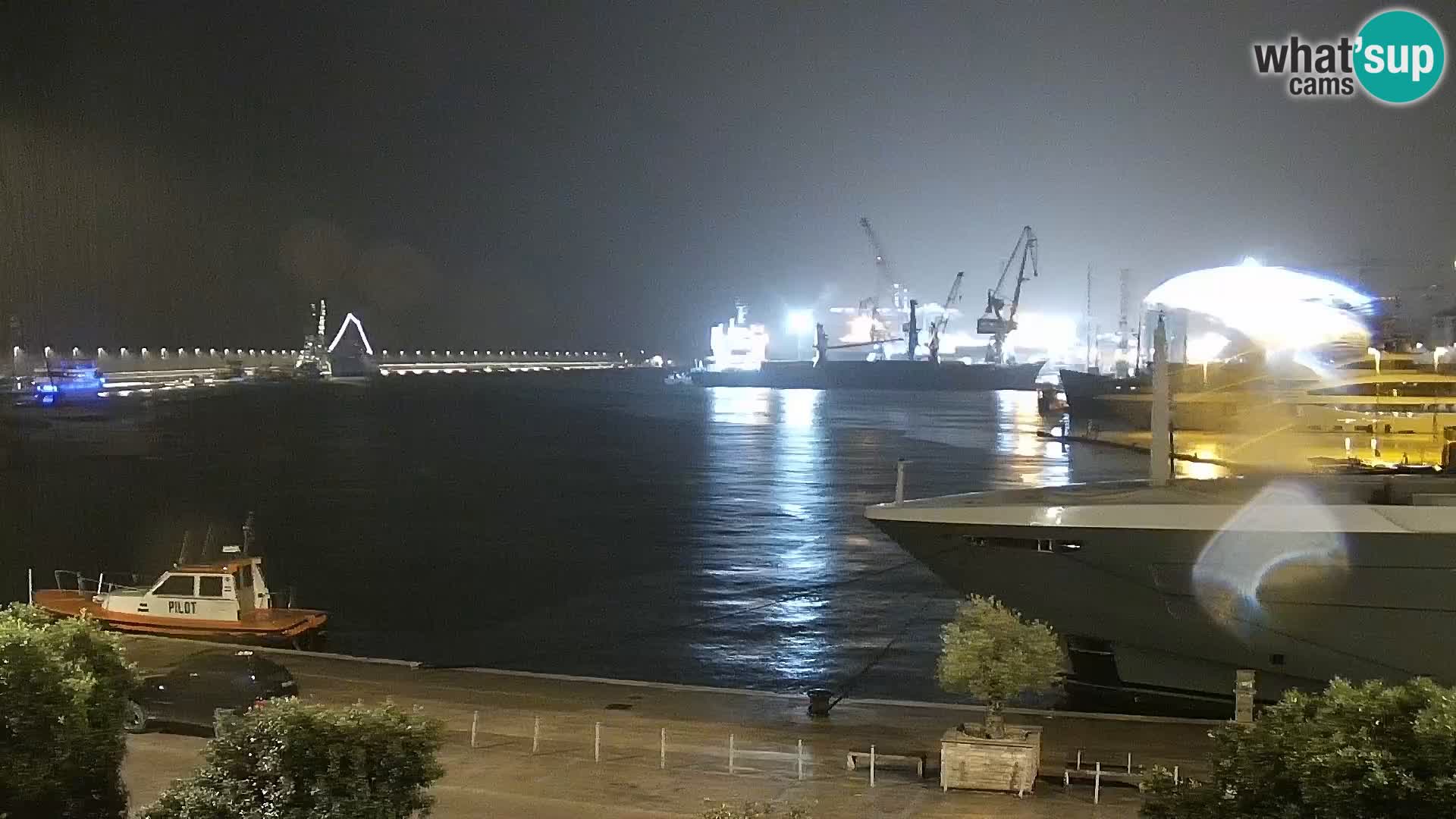 Riva in Marina v Reki – Spletna kamera v živo Hrvaška