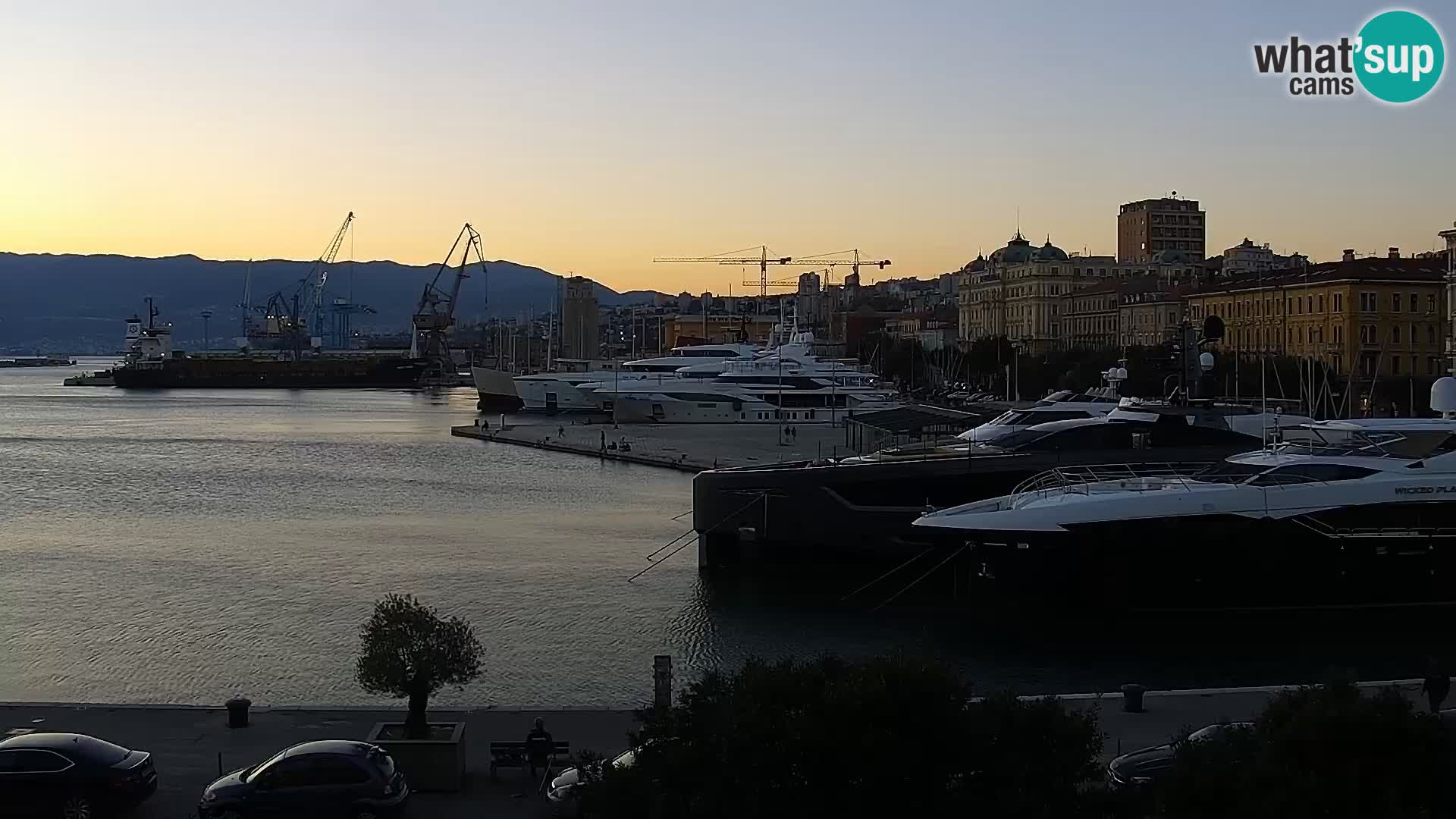 Riva i Marina u Rijeci – Web kamera uživo u Hrvatskoj