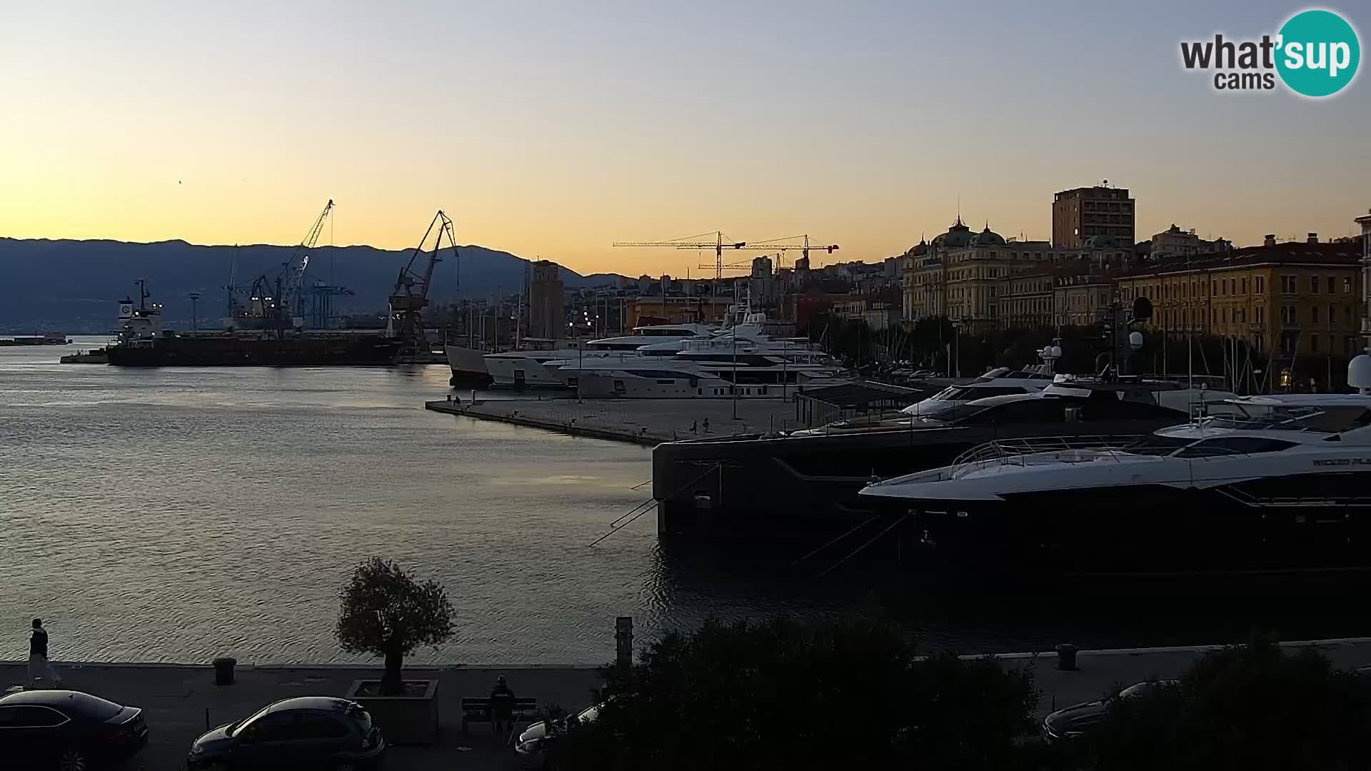 Riva i Marina u Rijeci – Web kamera uživo u Hrvatskoj